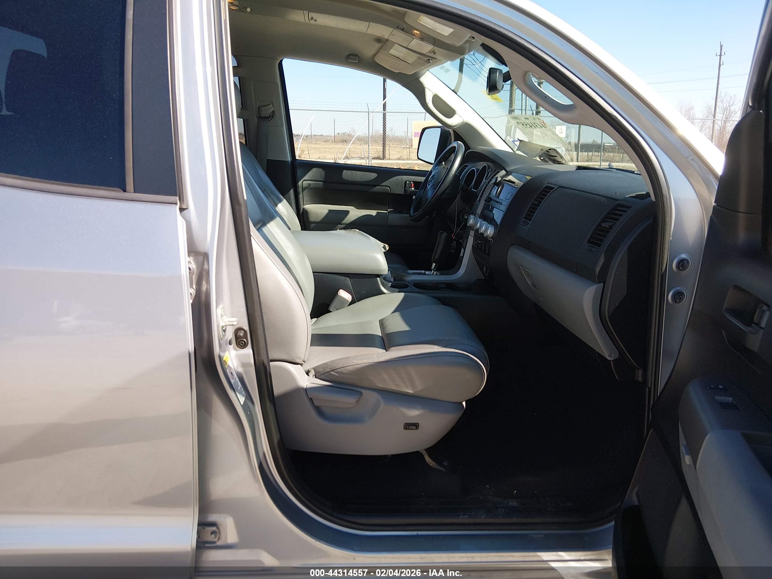 TOYOTA TUNDRA image 5