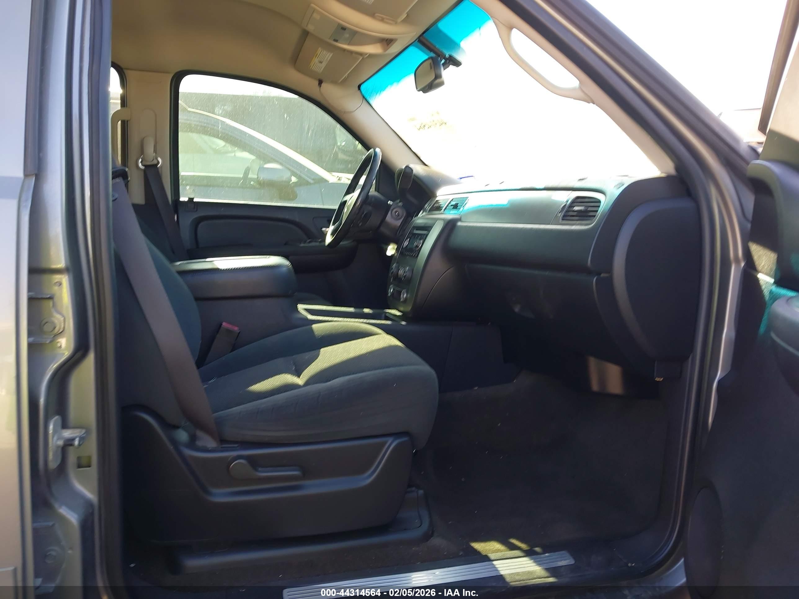 CHEVROLET TAHOE image 5