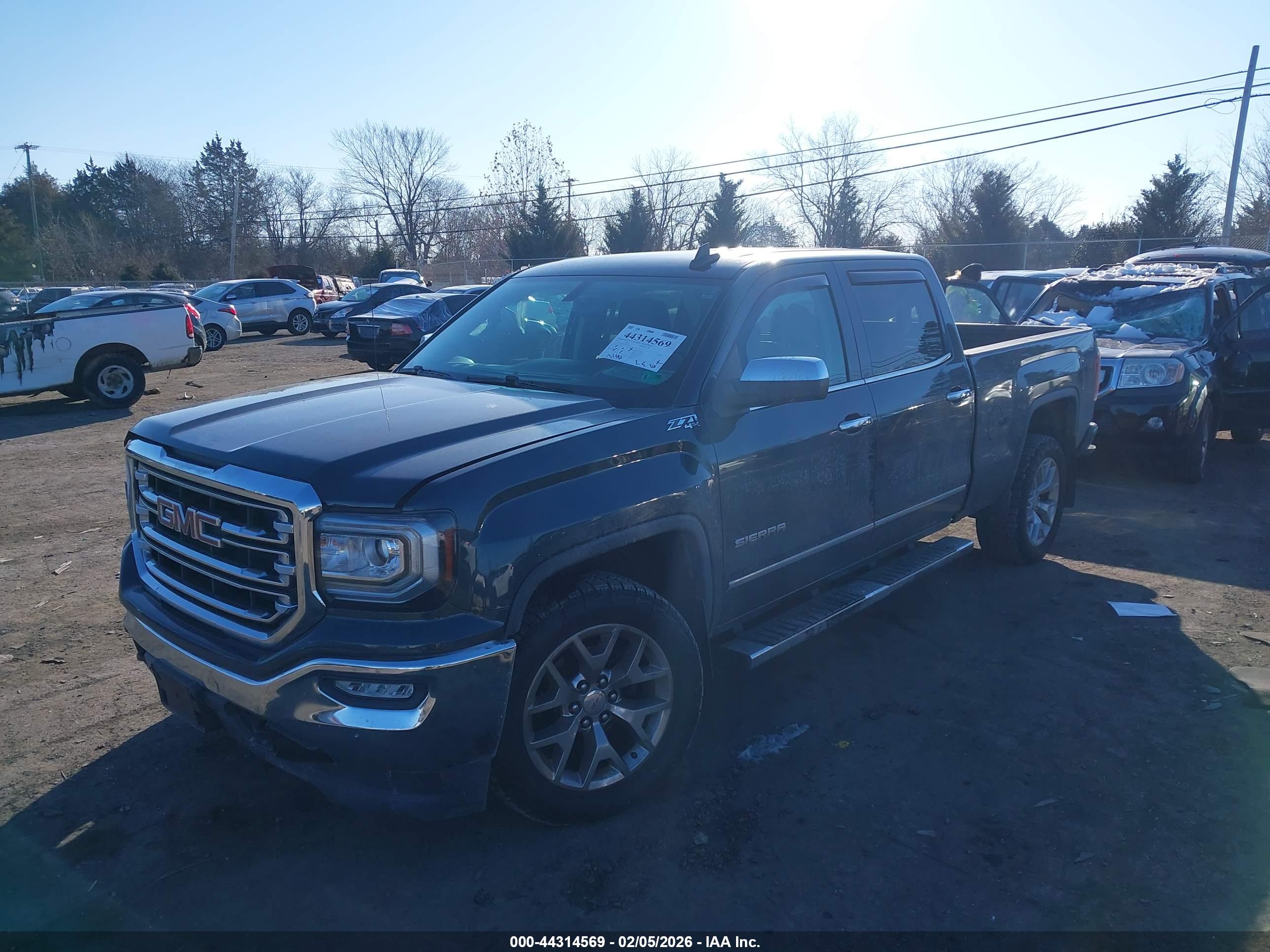 GMC SIERRA image 2