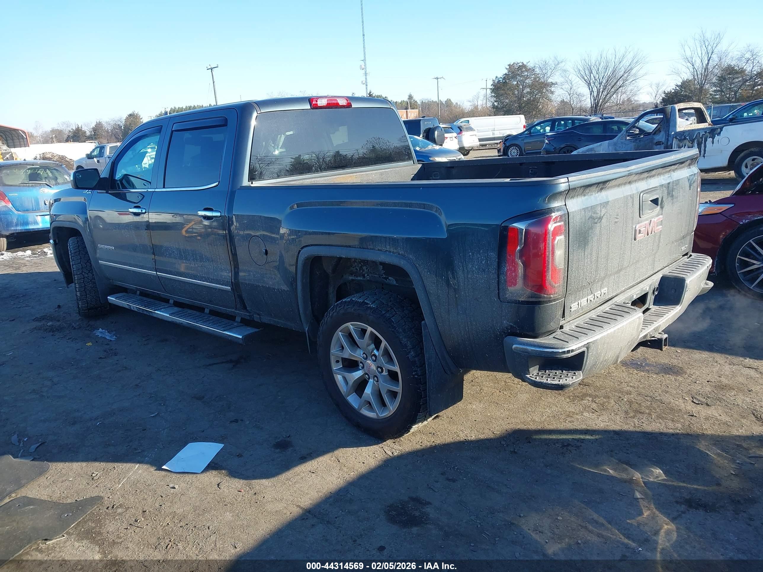 GMC SIERRA image 3