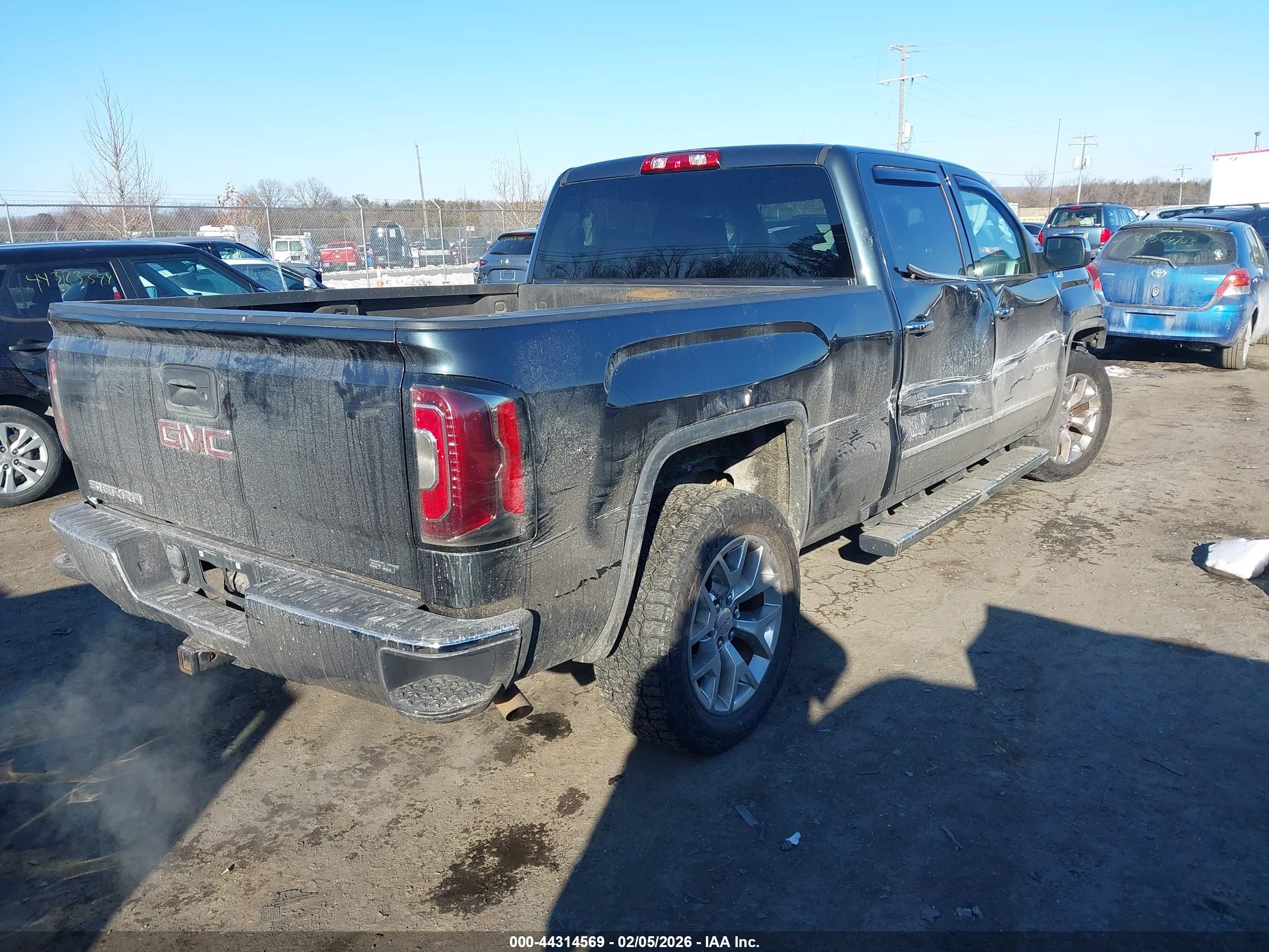 GMC SIERRA image 4