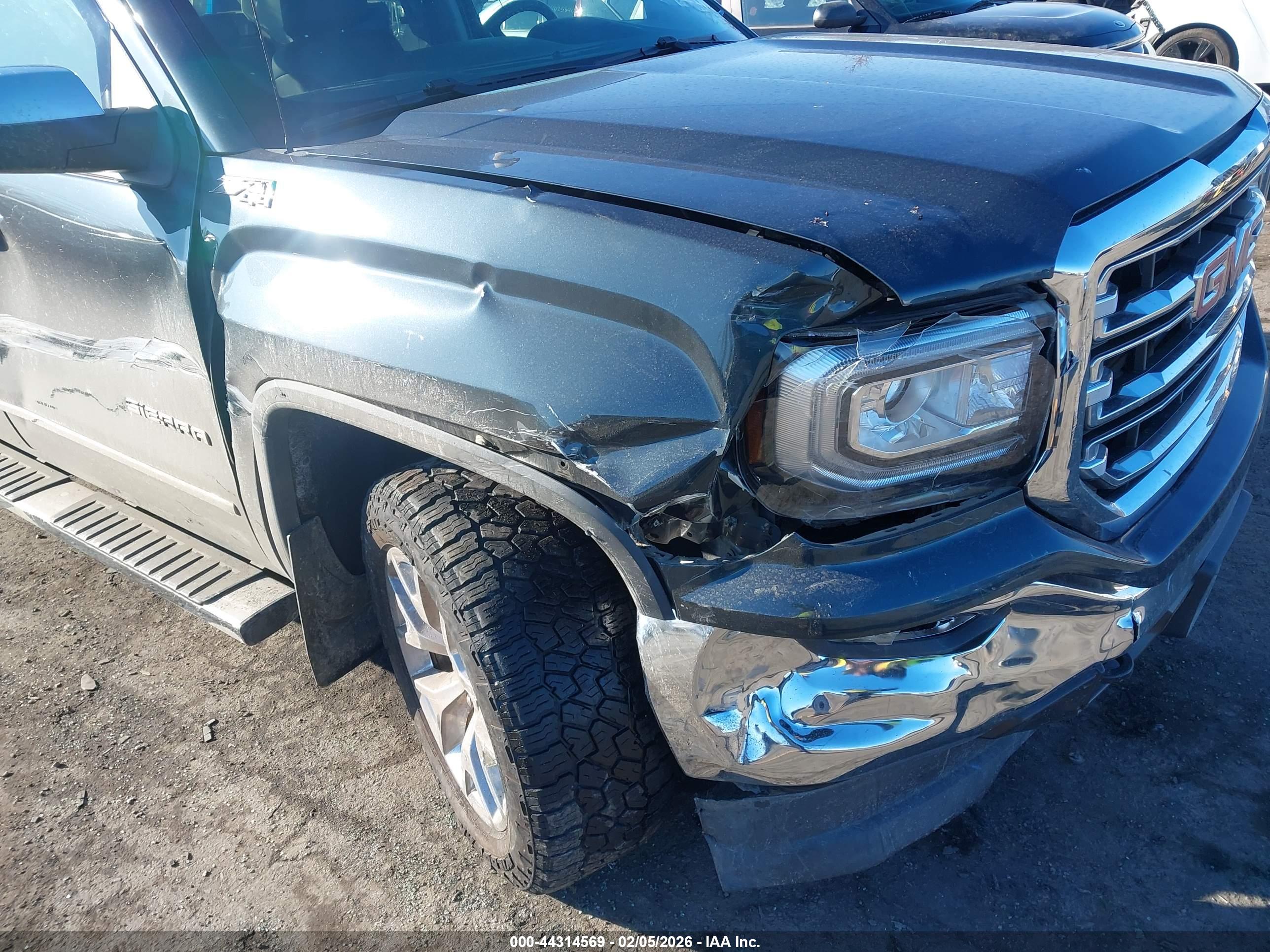 GMC SIERRA image 6