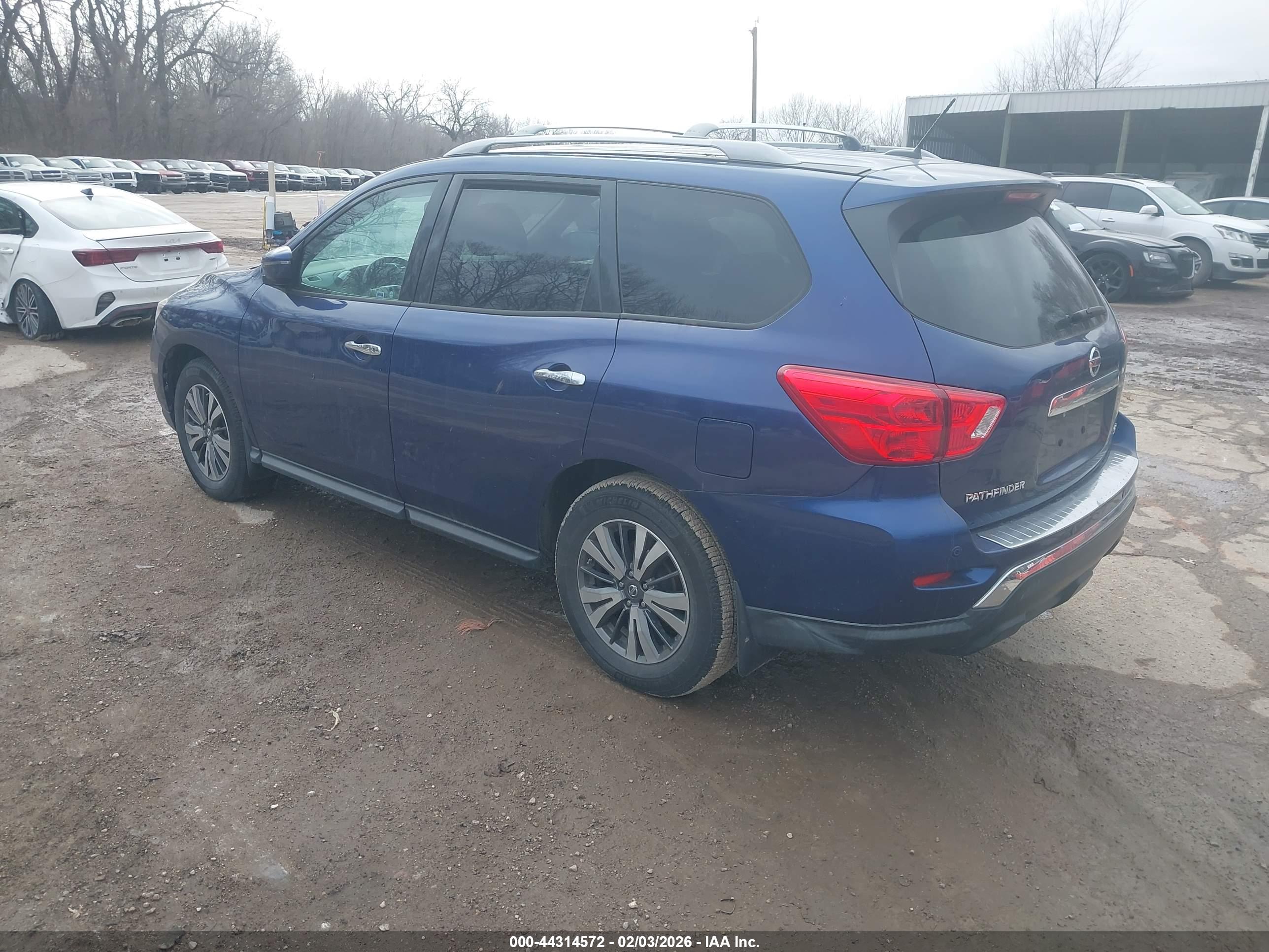 NISSAN PATHFINDER image 3