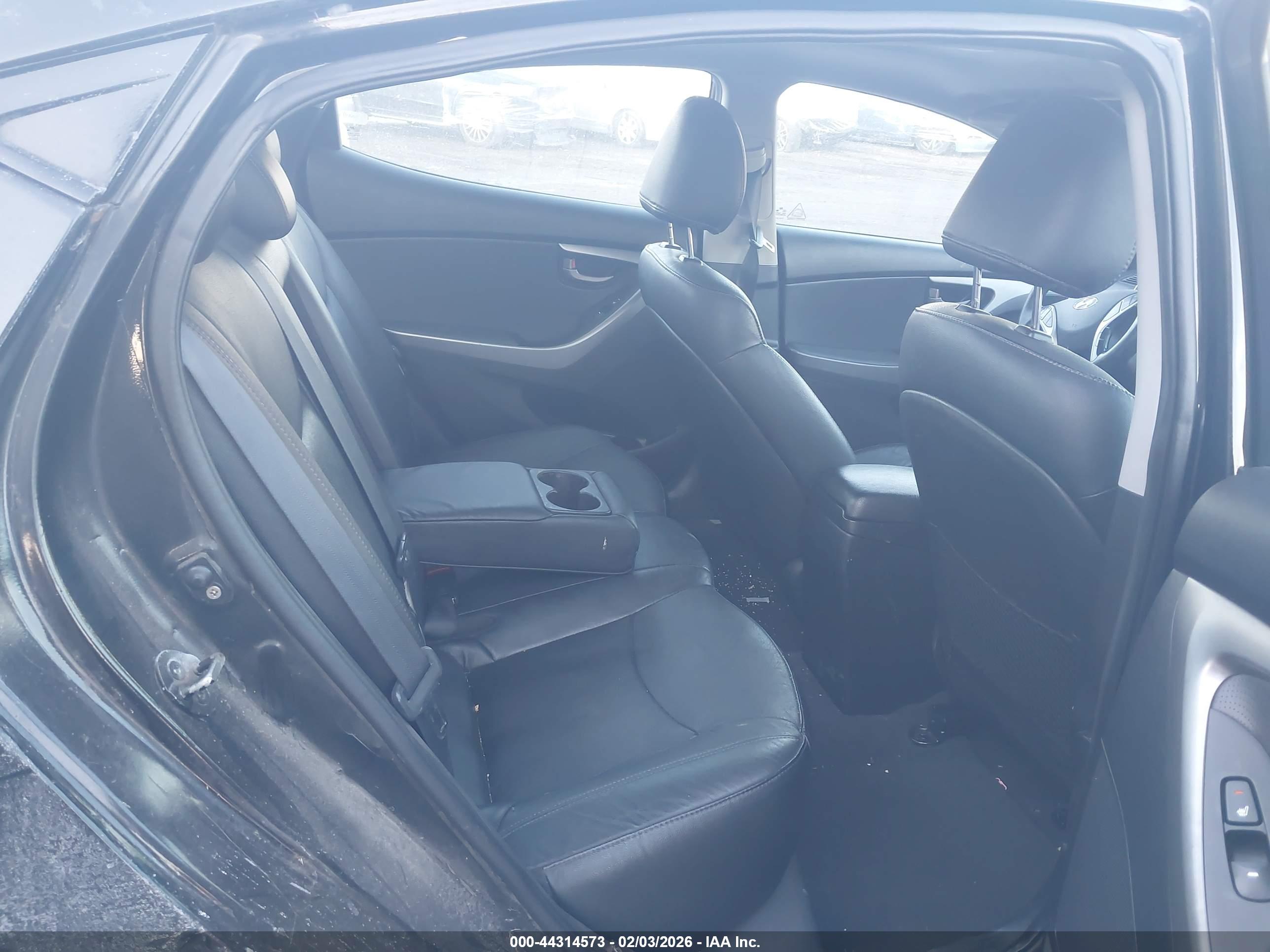 HYUNDAI ELANTRA image 8