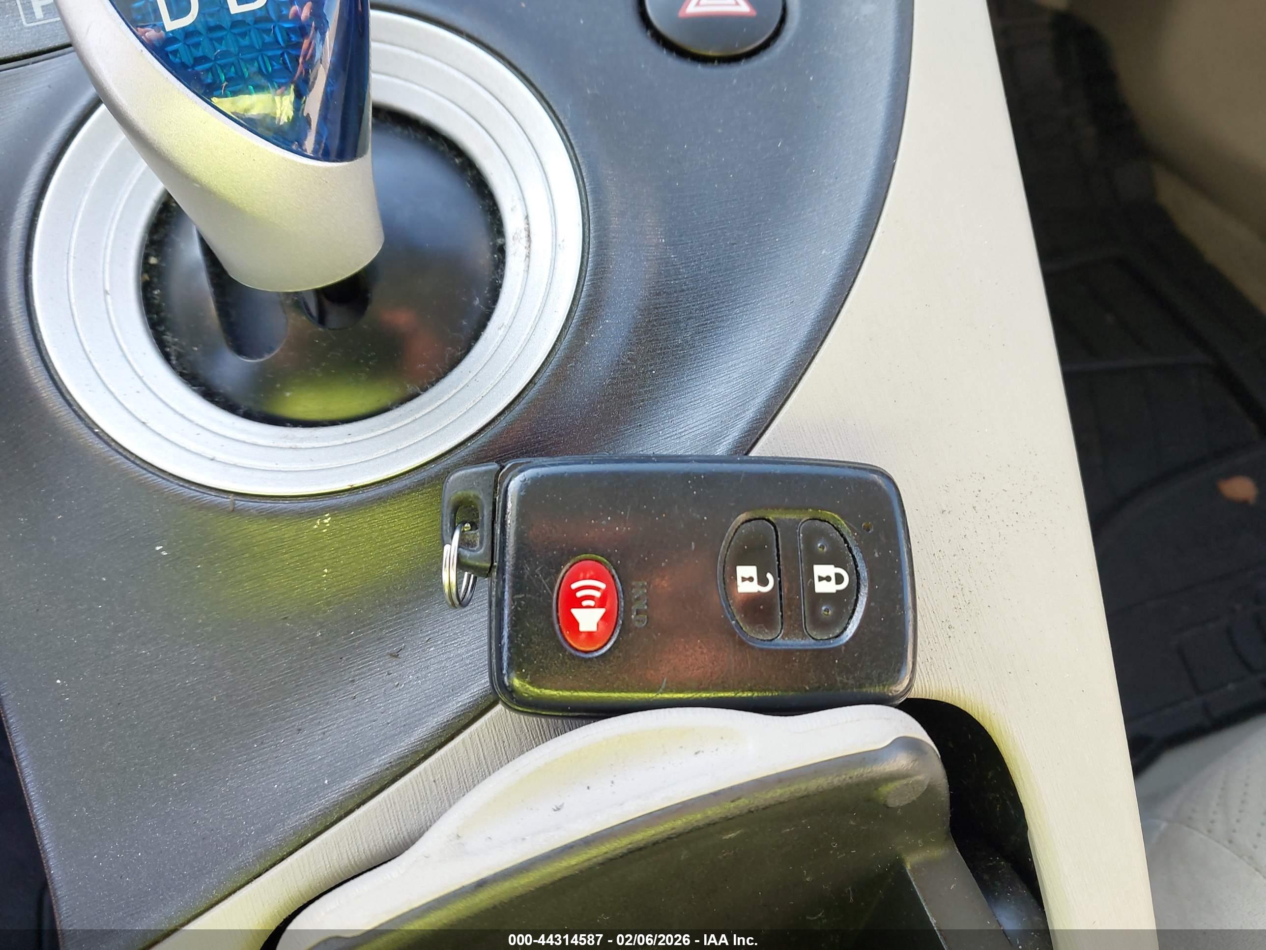 TOYOTA PRIUS image 11
