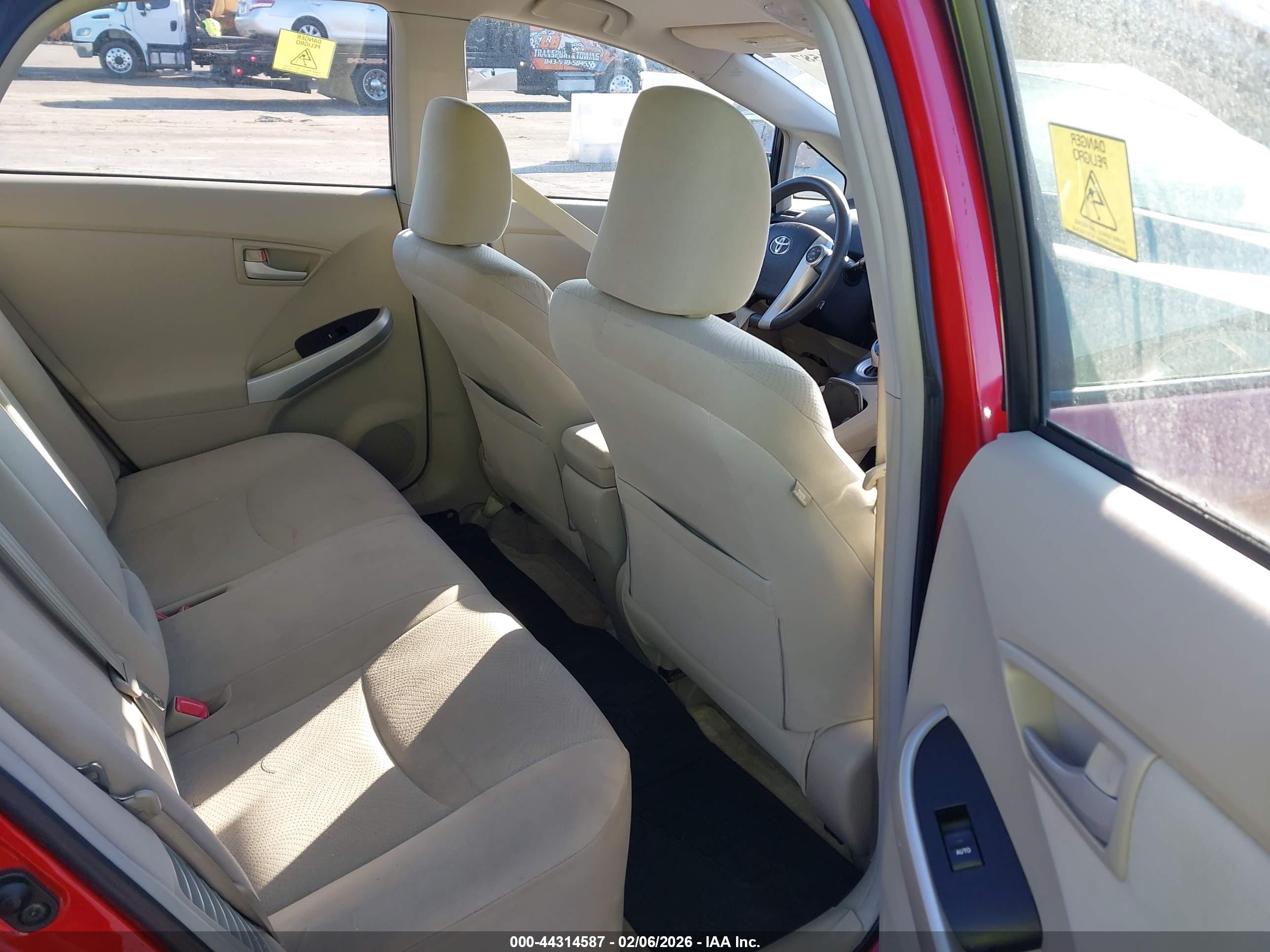 TOYOTA PRIUS image 8