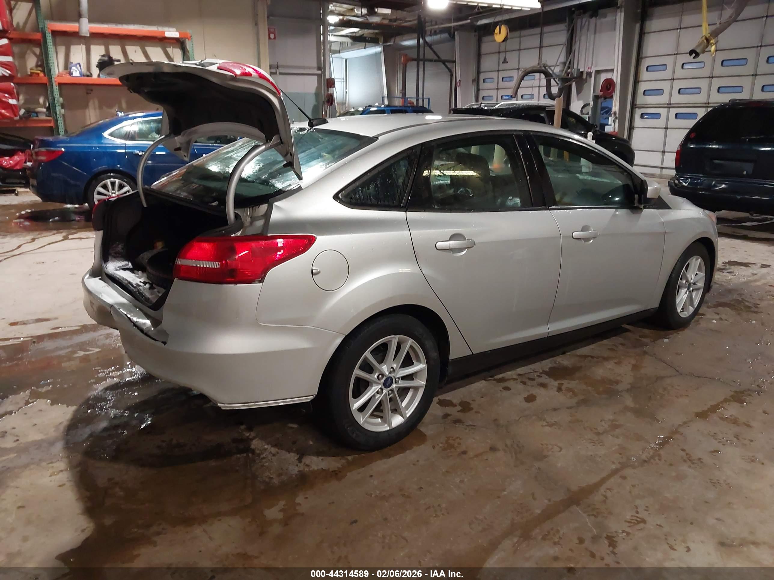 FORD FOCUS image 4
