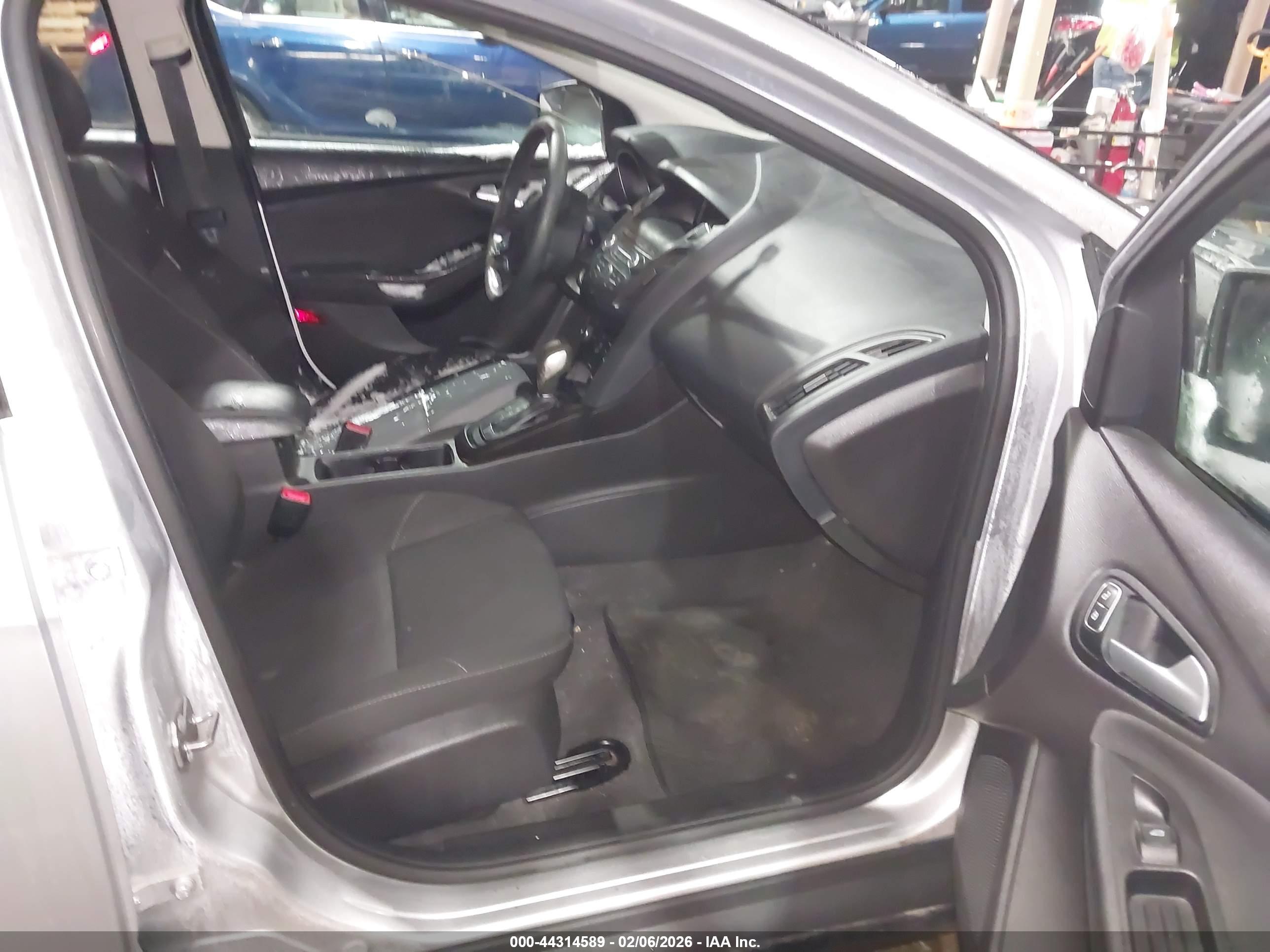 FORD FOCUS image 5