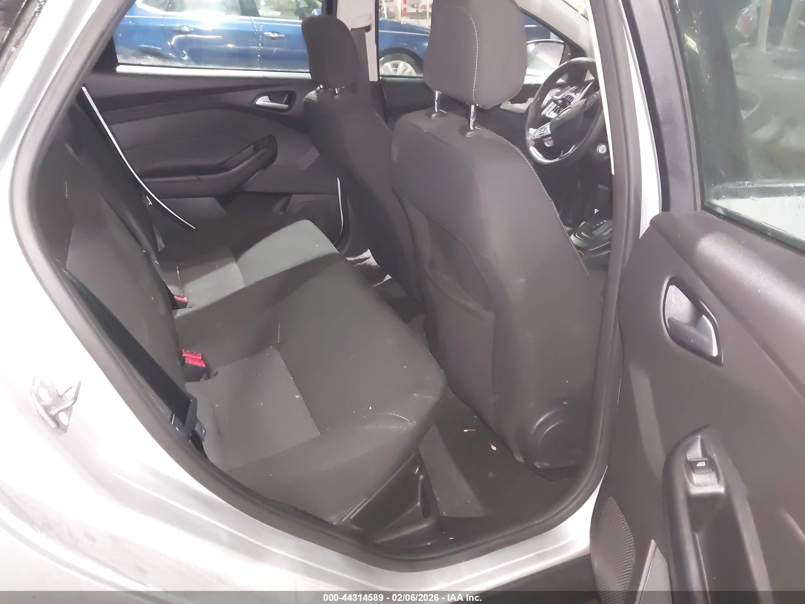 FORD FOCUS image 8