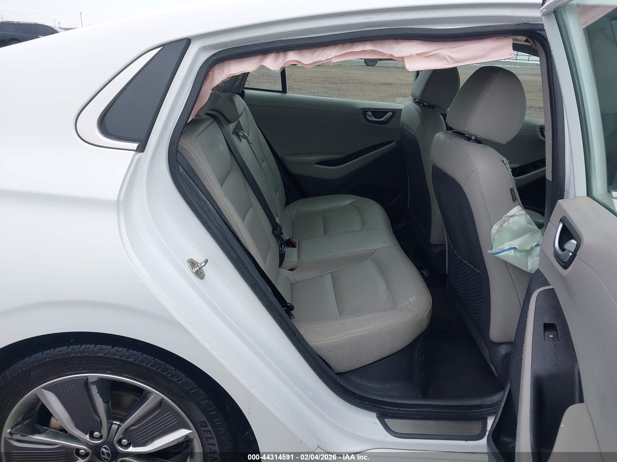 HYUNDAI IONIQ image 8