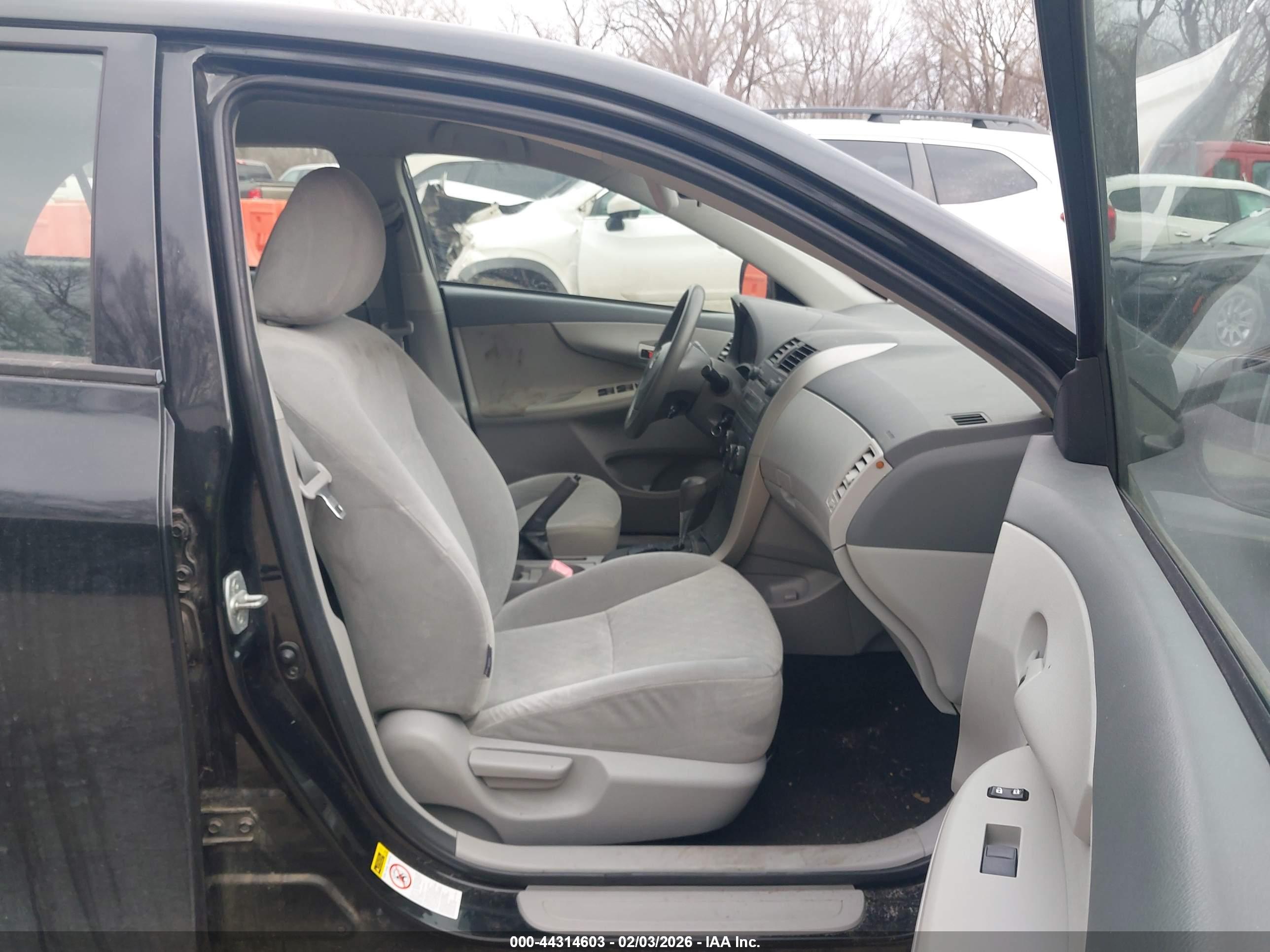 TOYOTA COROLLA image 5