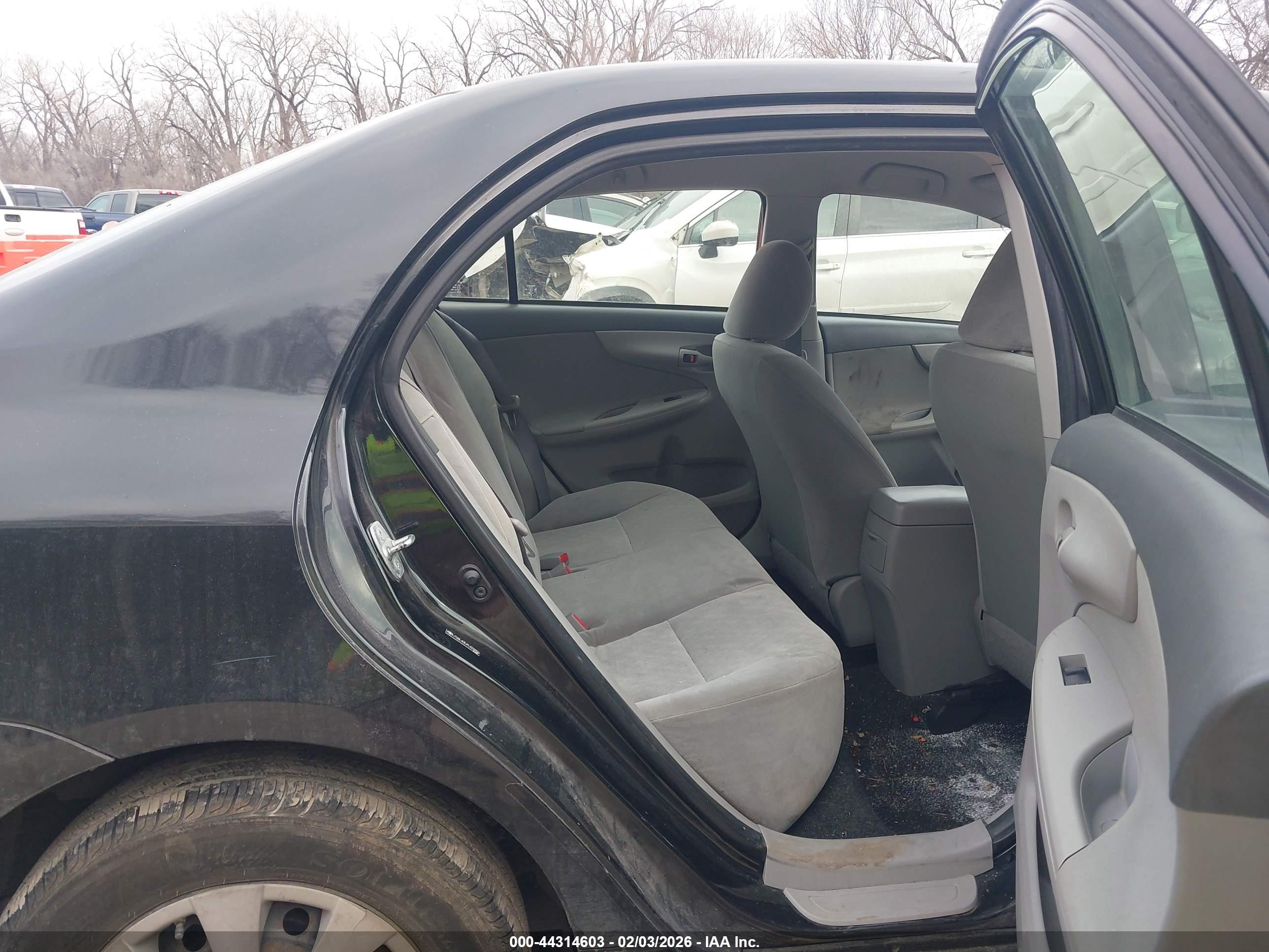 TOYOTA COROLLA image 8
