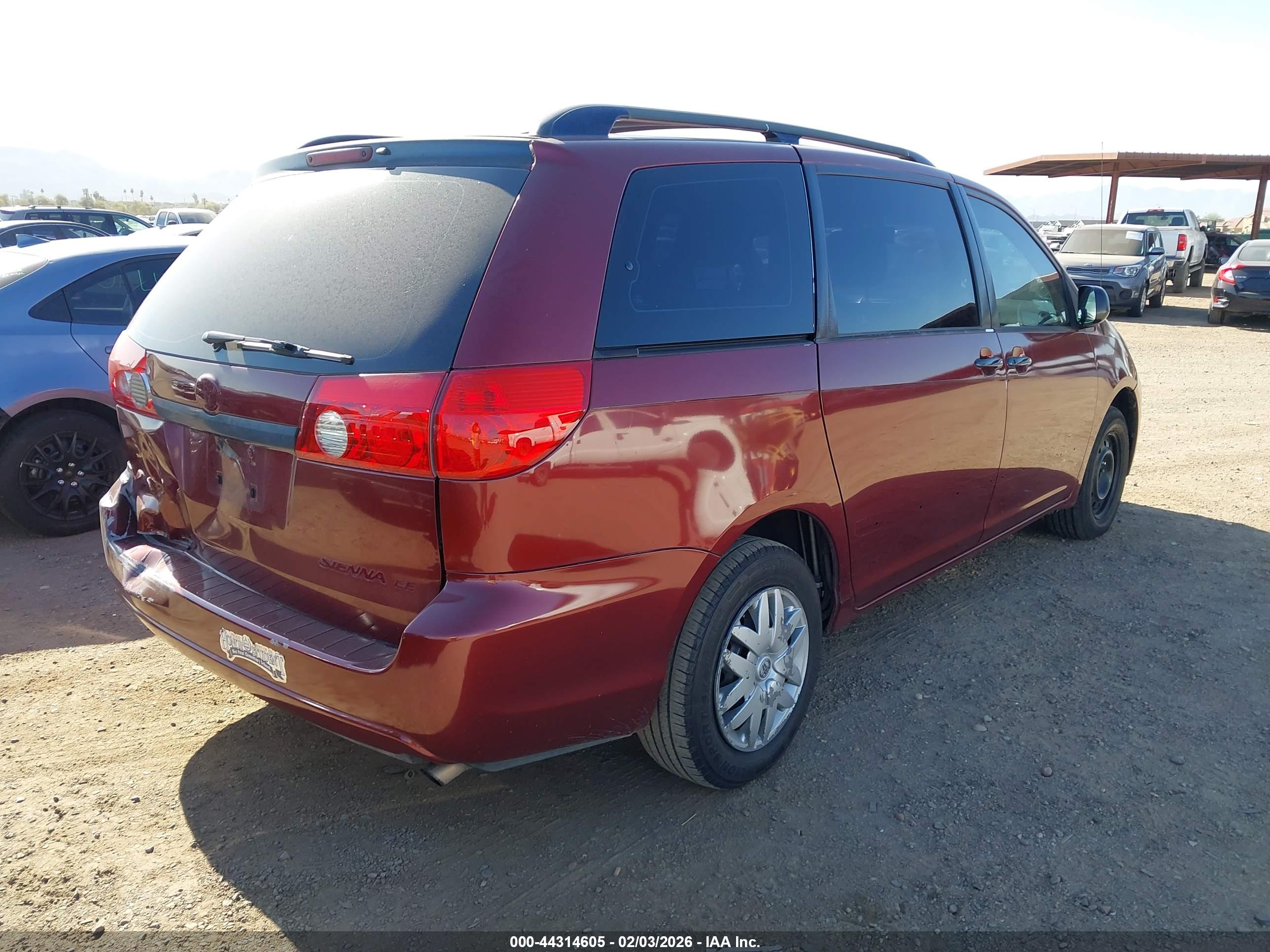 TOYOTA SIENNA image 4