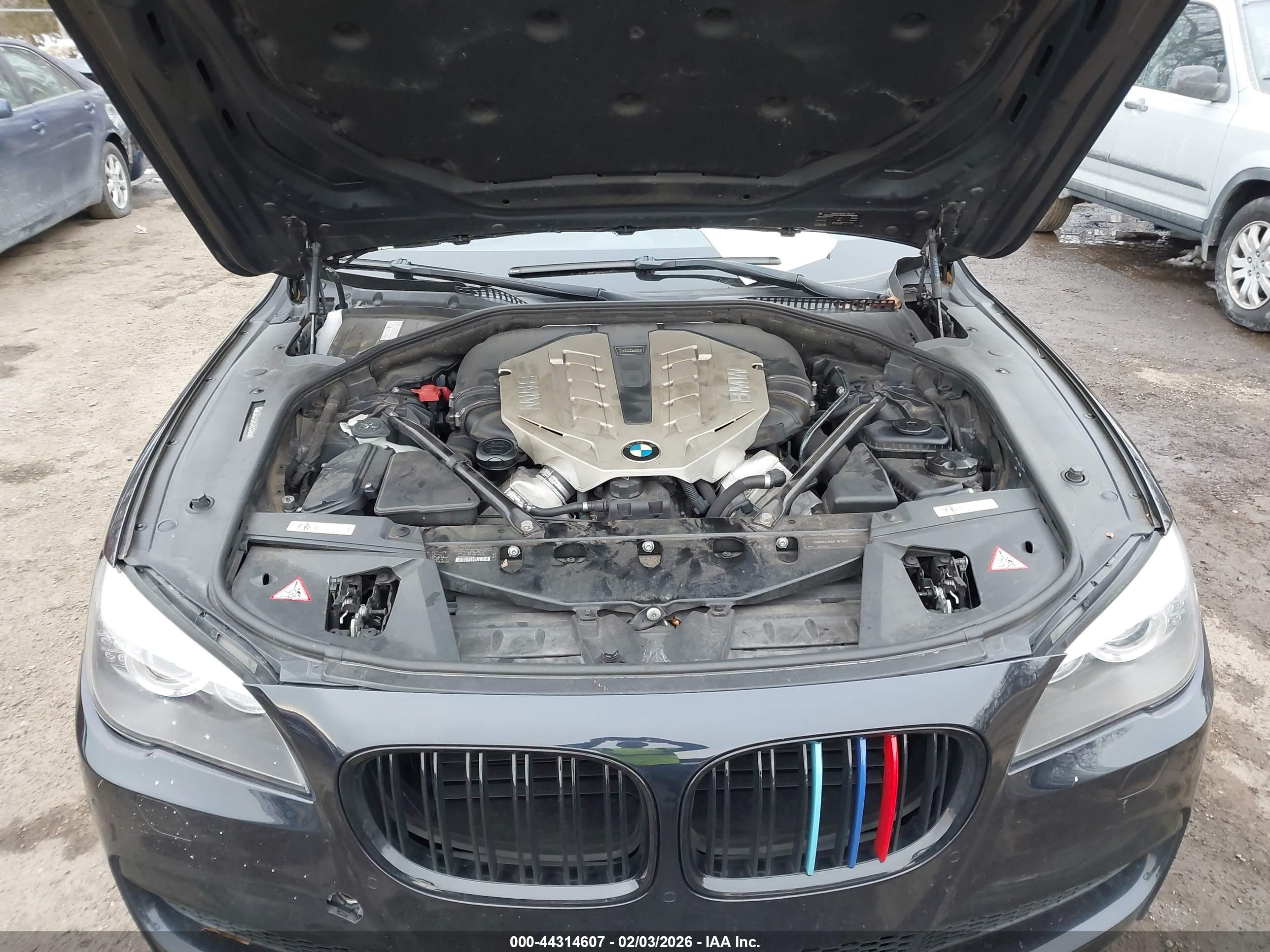 BMW 750 image 10