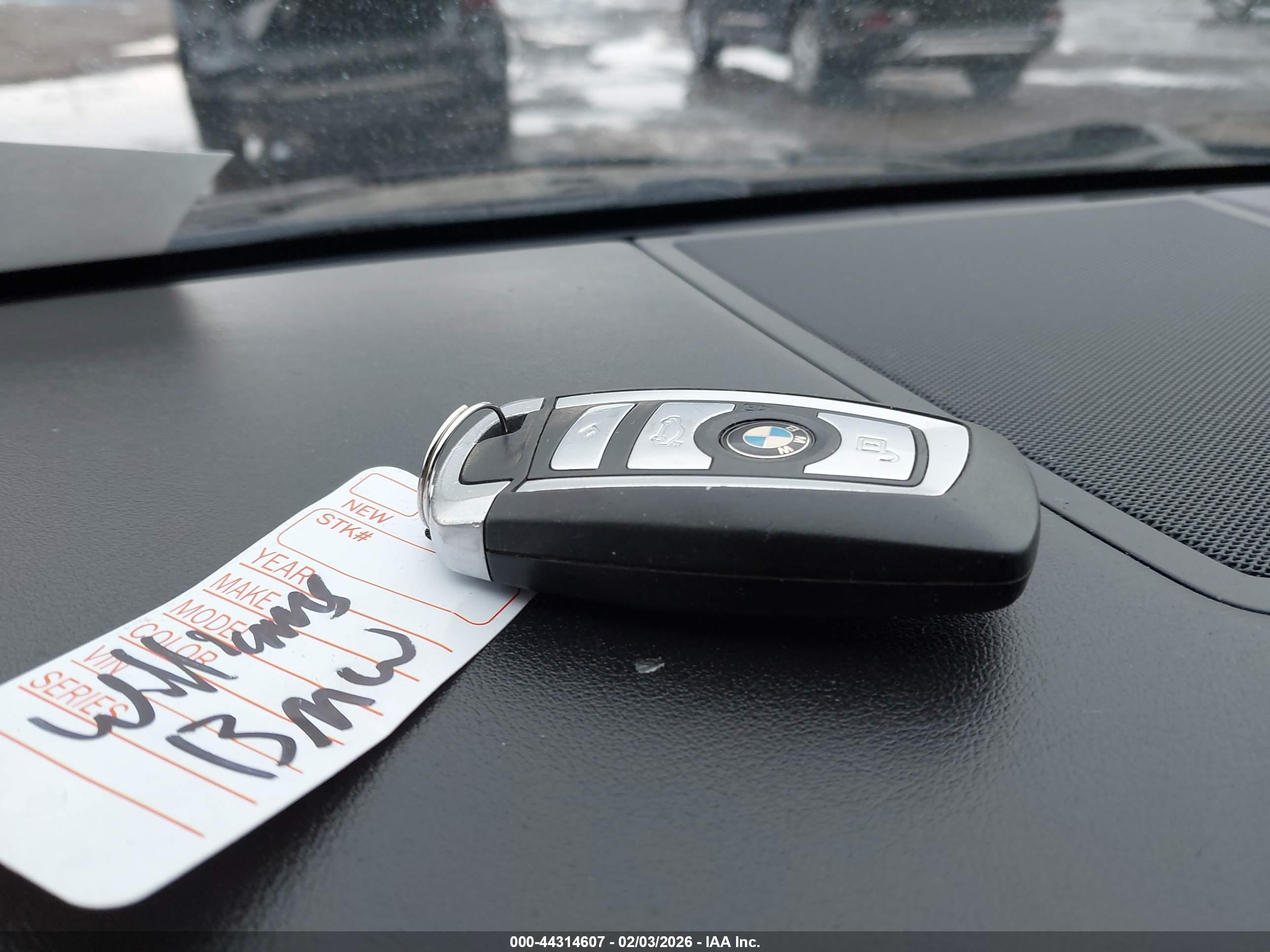 BMW 750 image 11