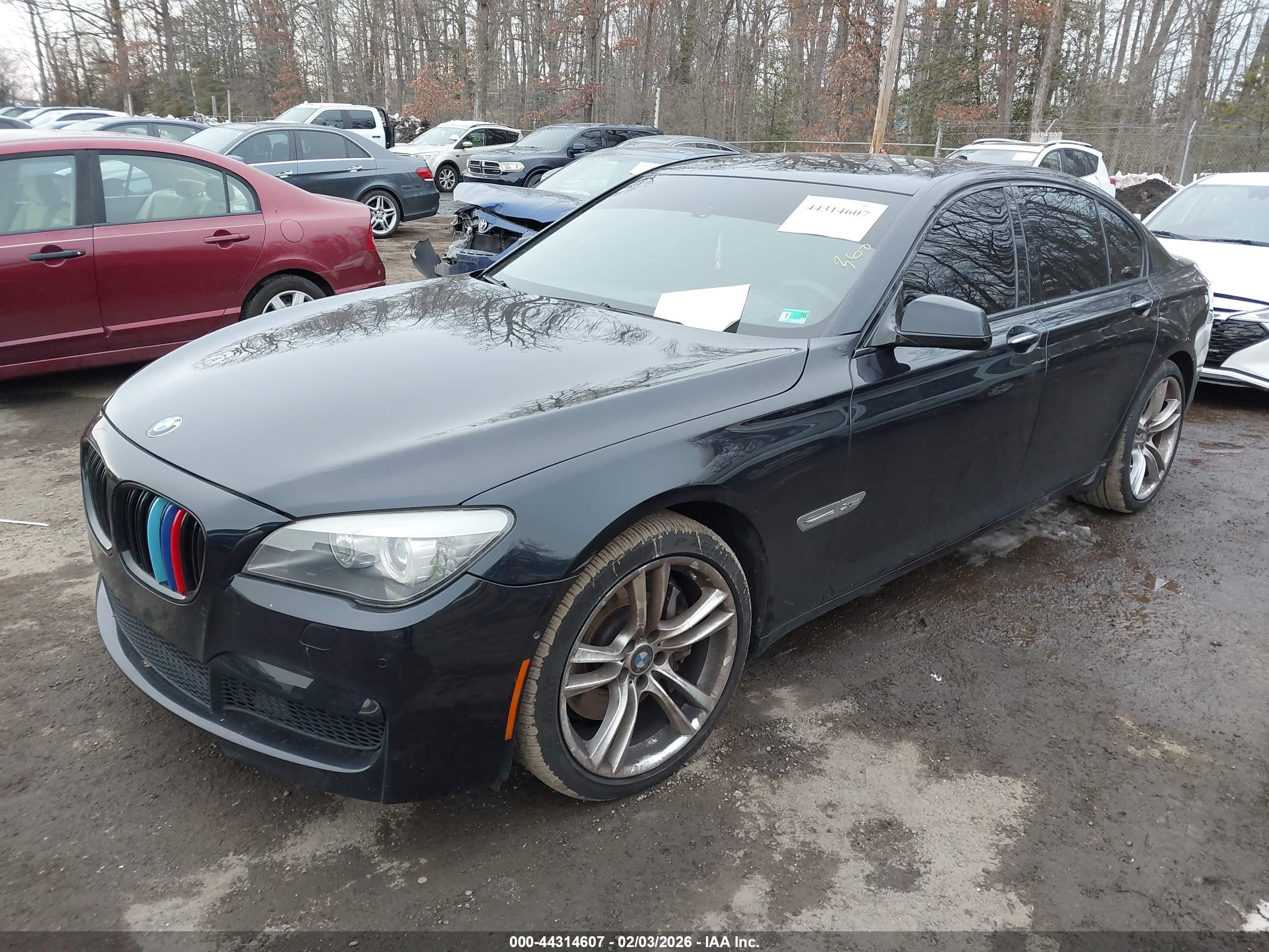 BMW 750 image 2