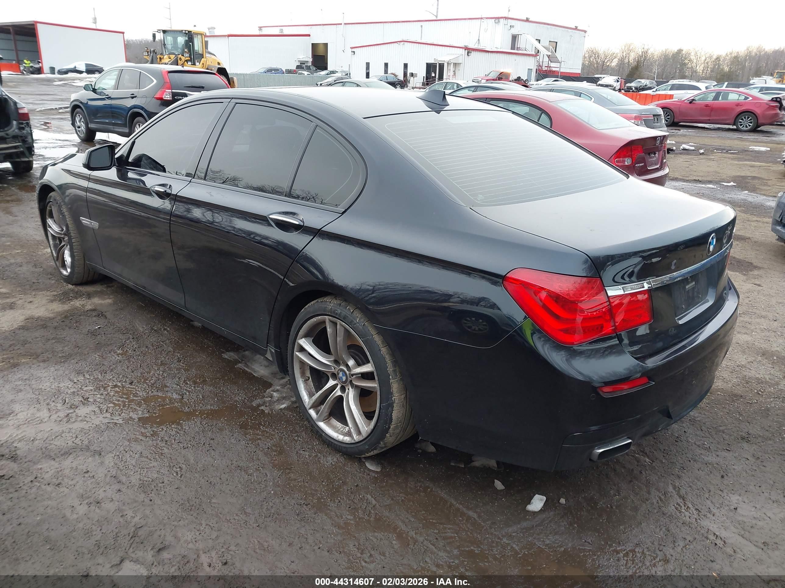 BMW 750 image 3