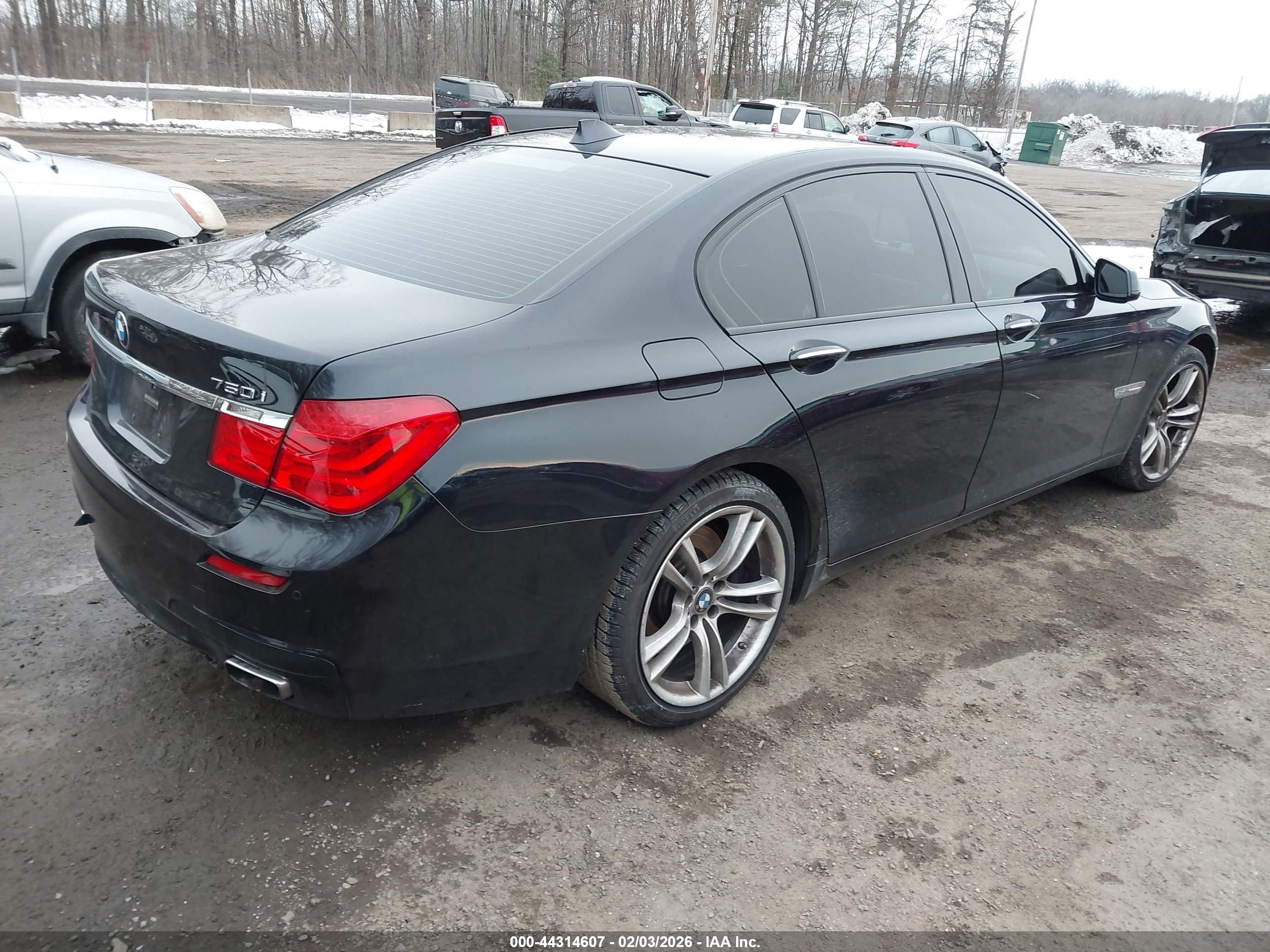 BMW 750 image 4