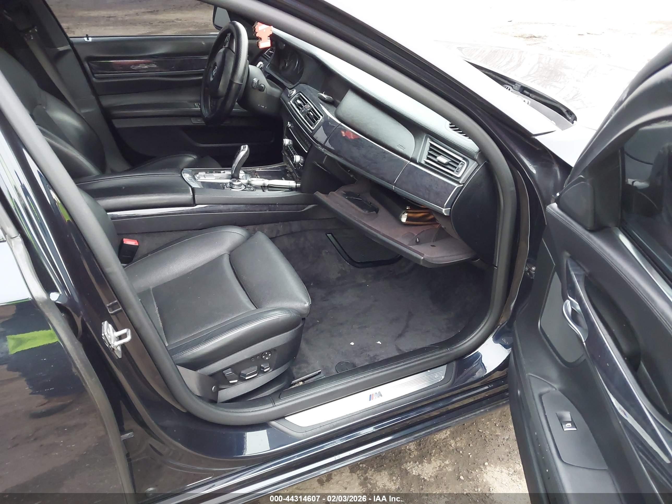 BMW 750 image 5