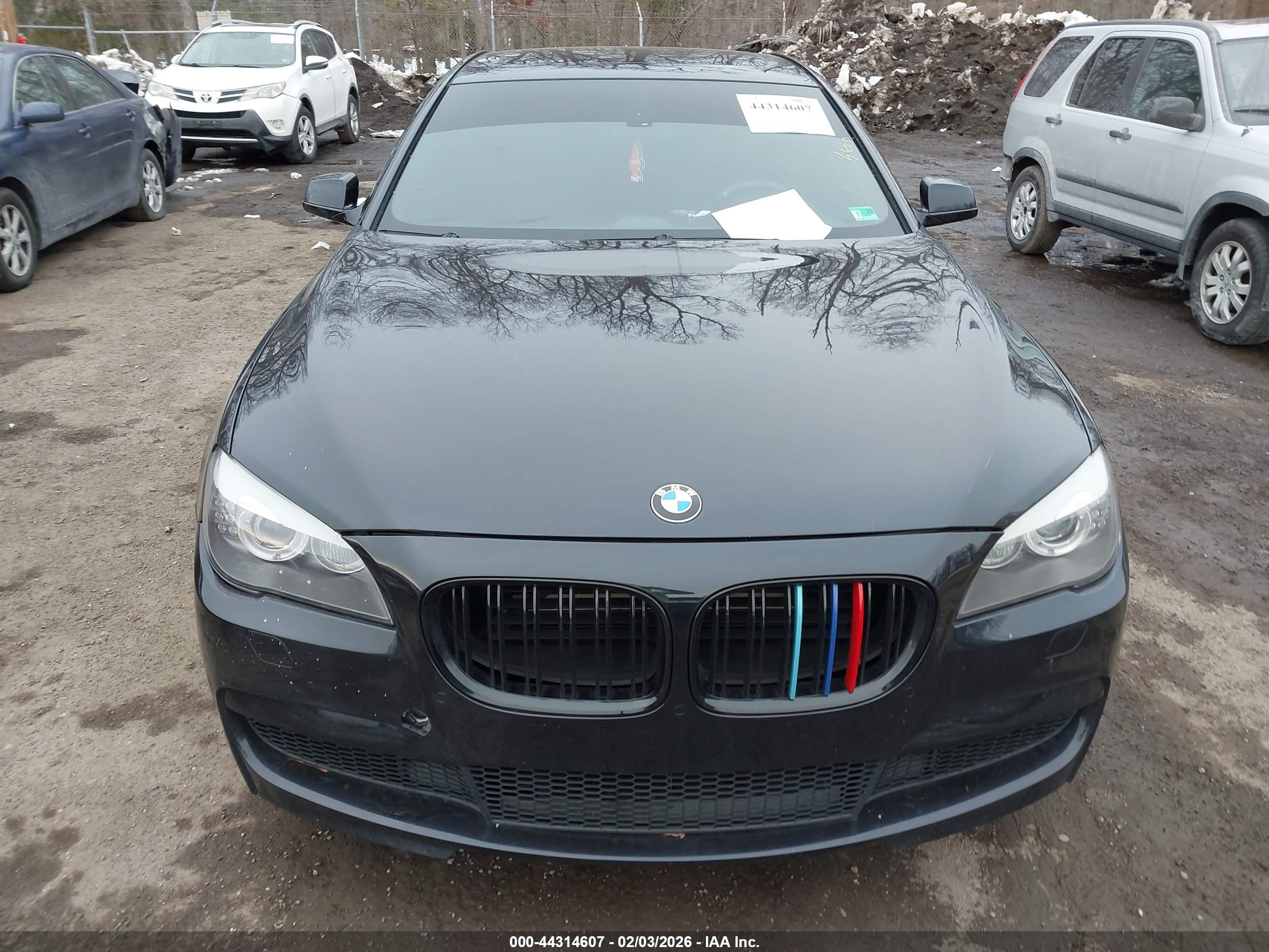 BMW 750 image 6