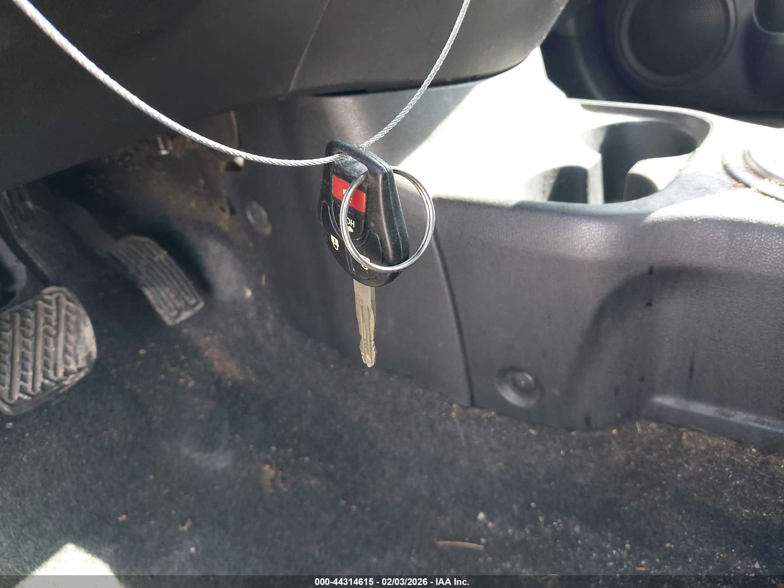 NISSAN VERSA image 11