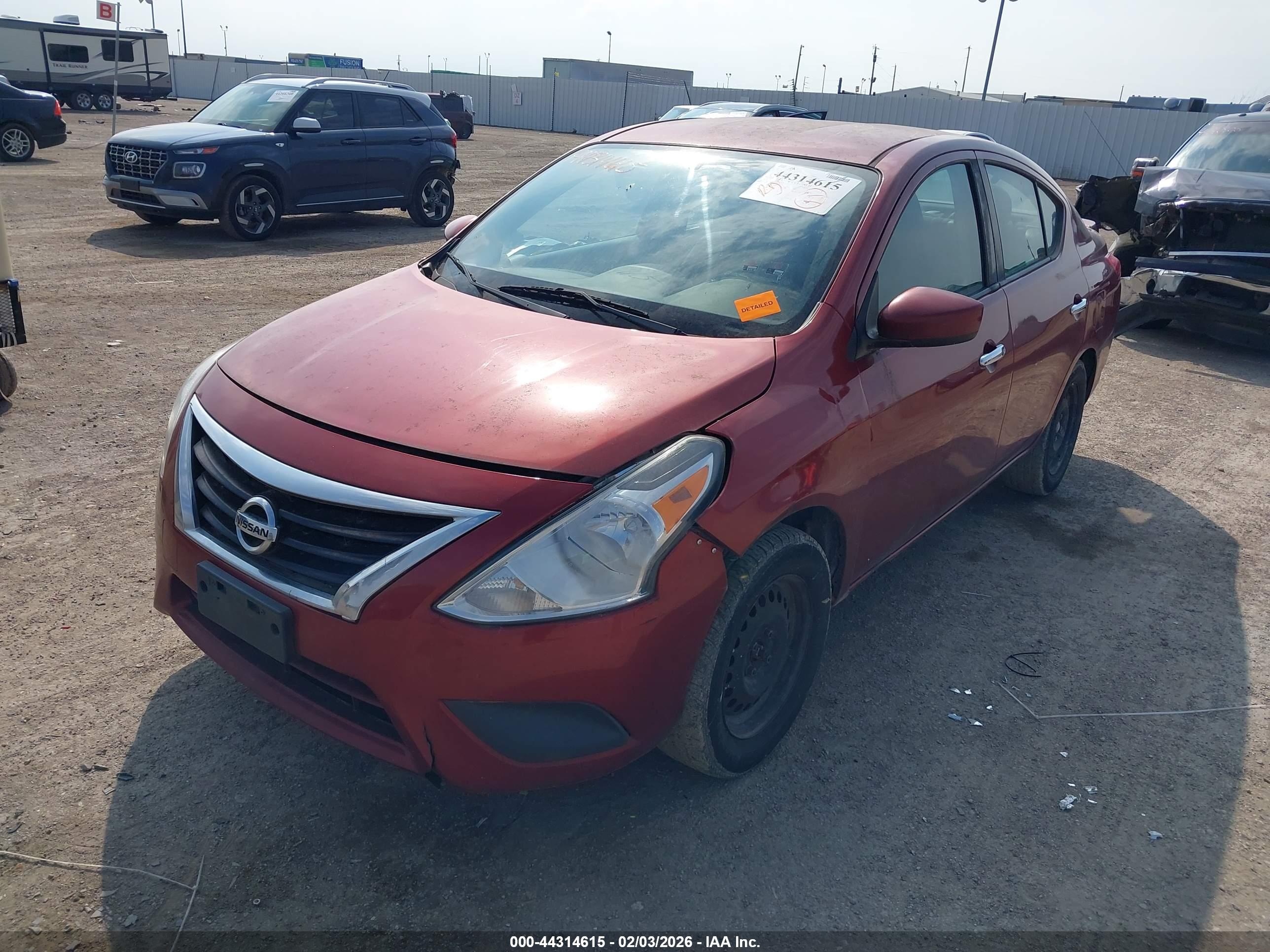NISSAN VERSA image 2