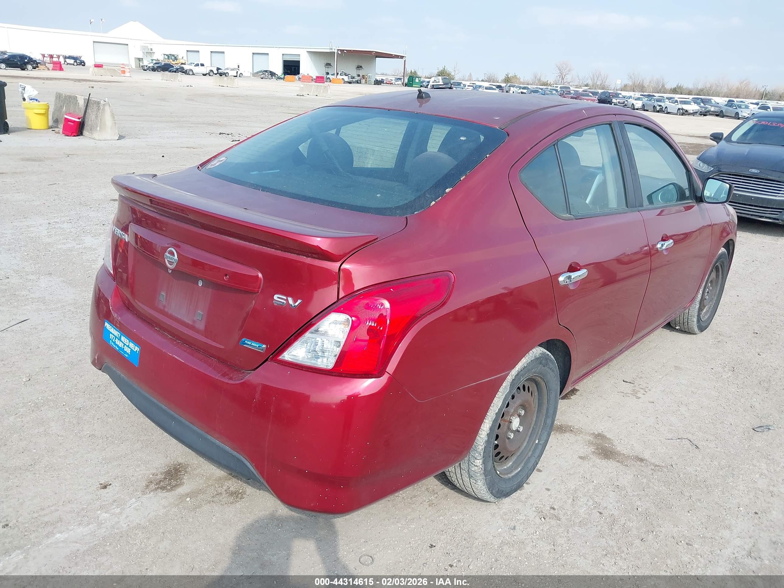 NISSAN VERSA image 4