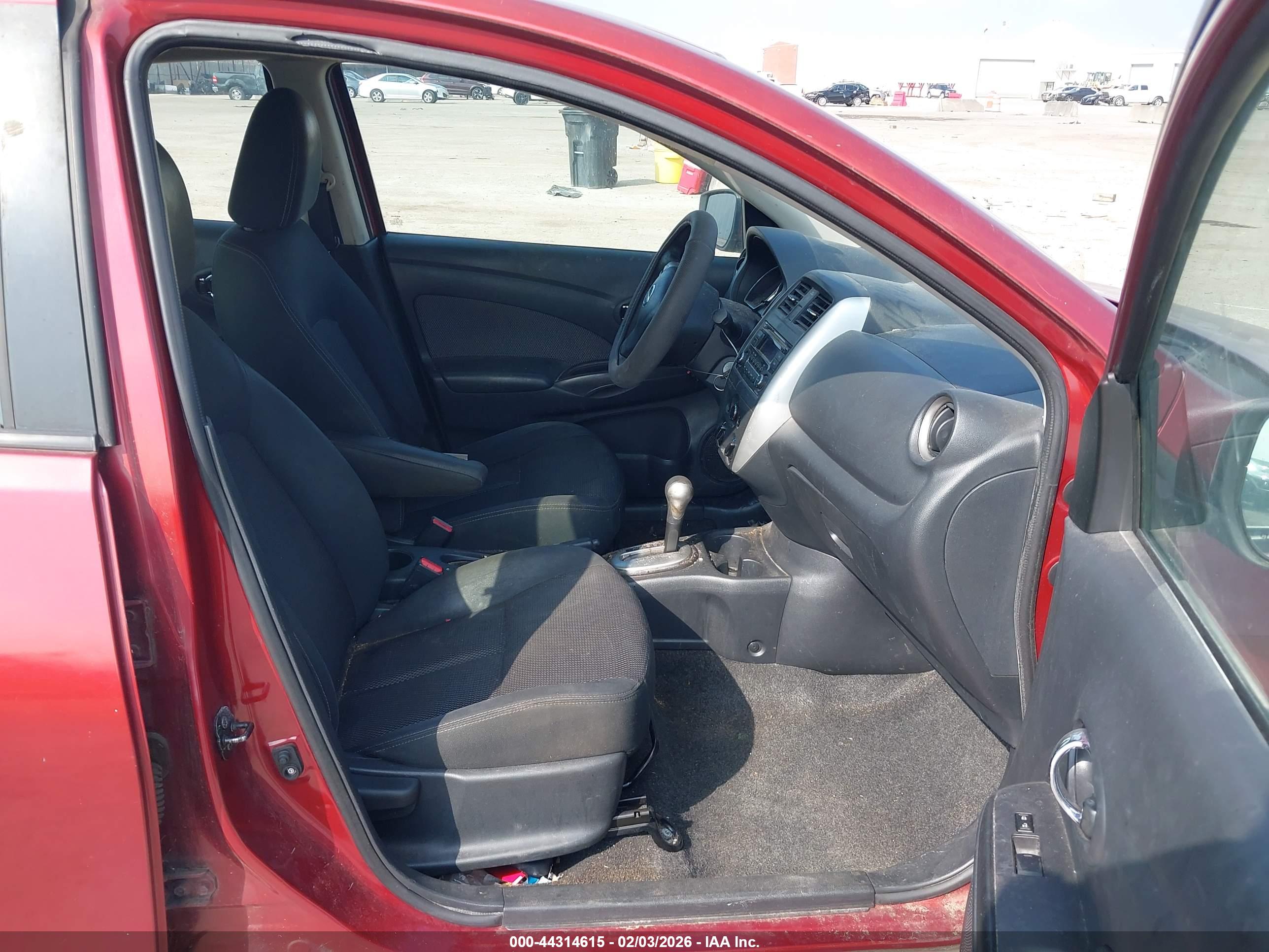 NISSAN VERSA image 5