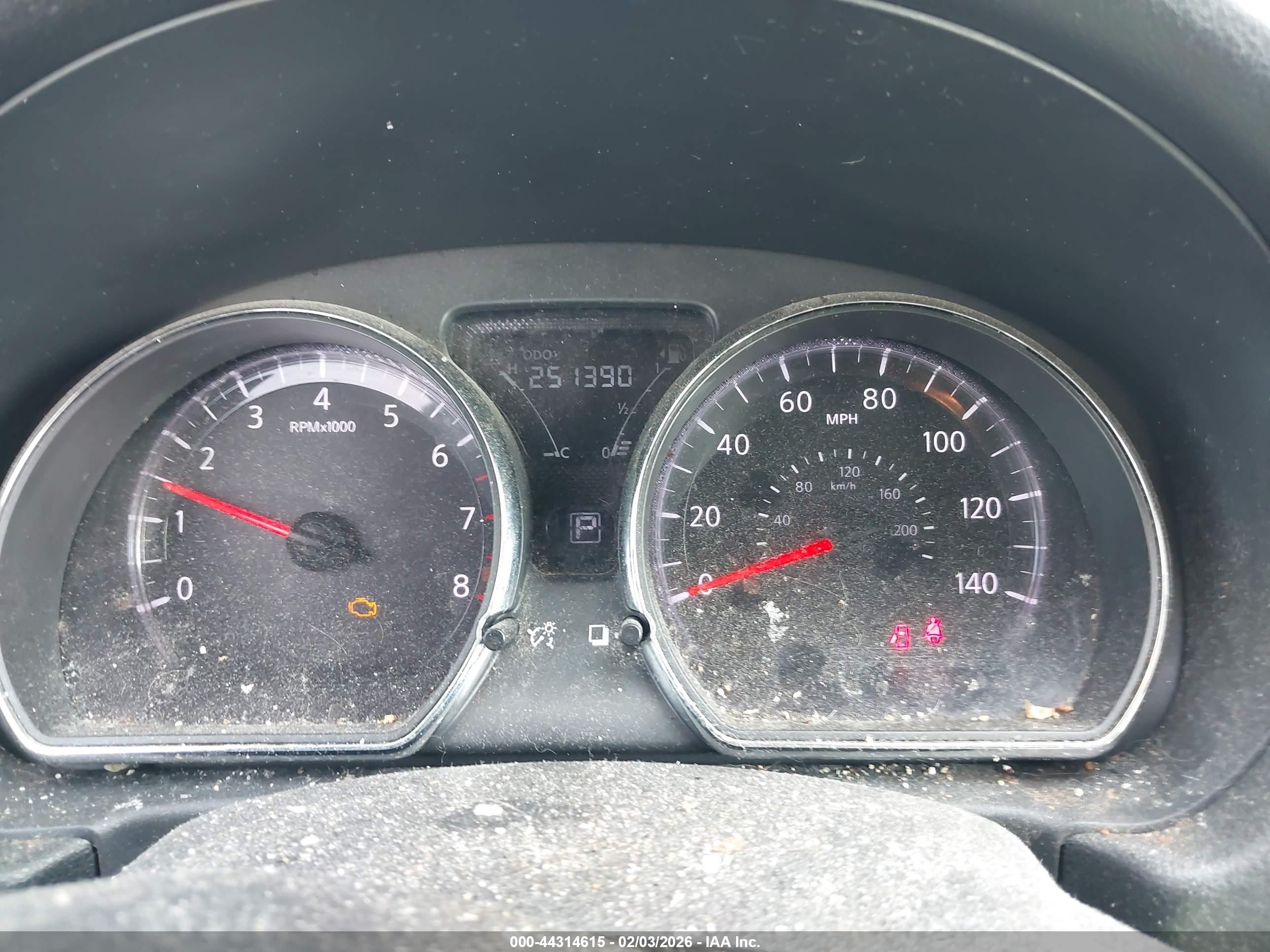 NISSAN VERSA image 7