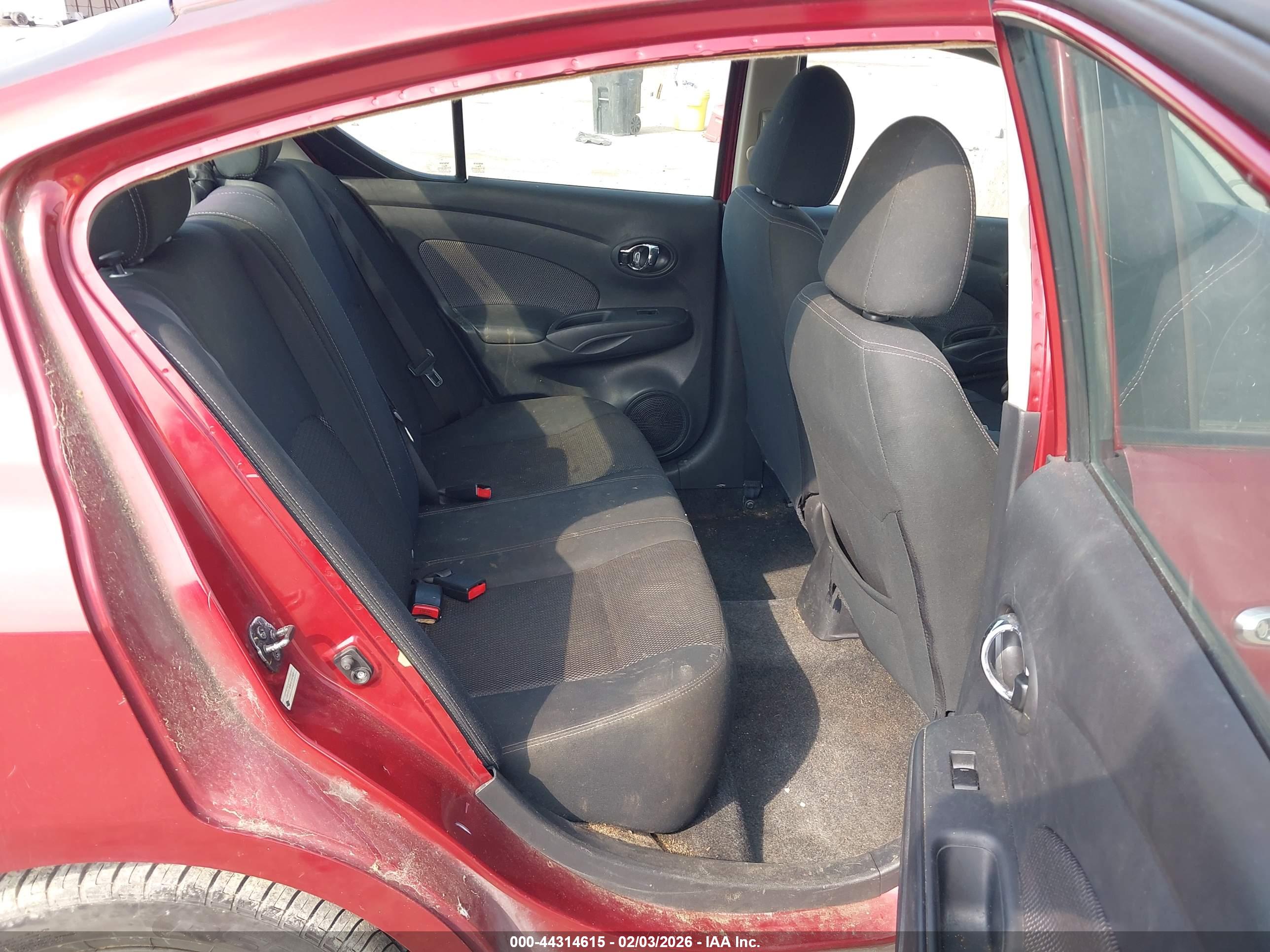 NISSAN VERSA image 8