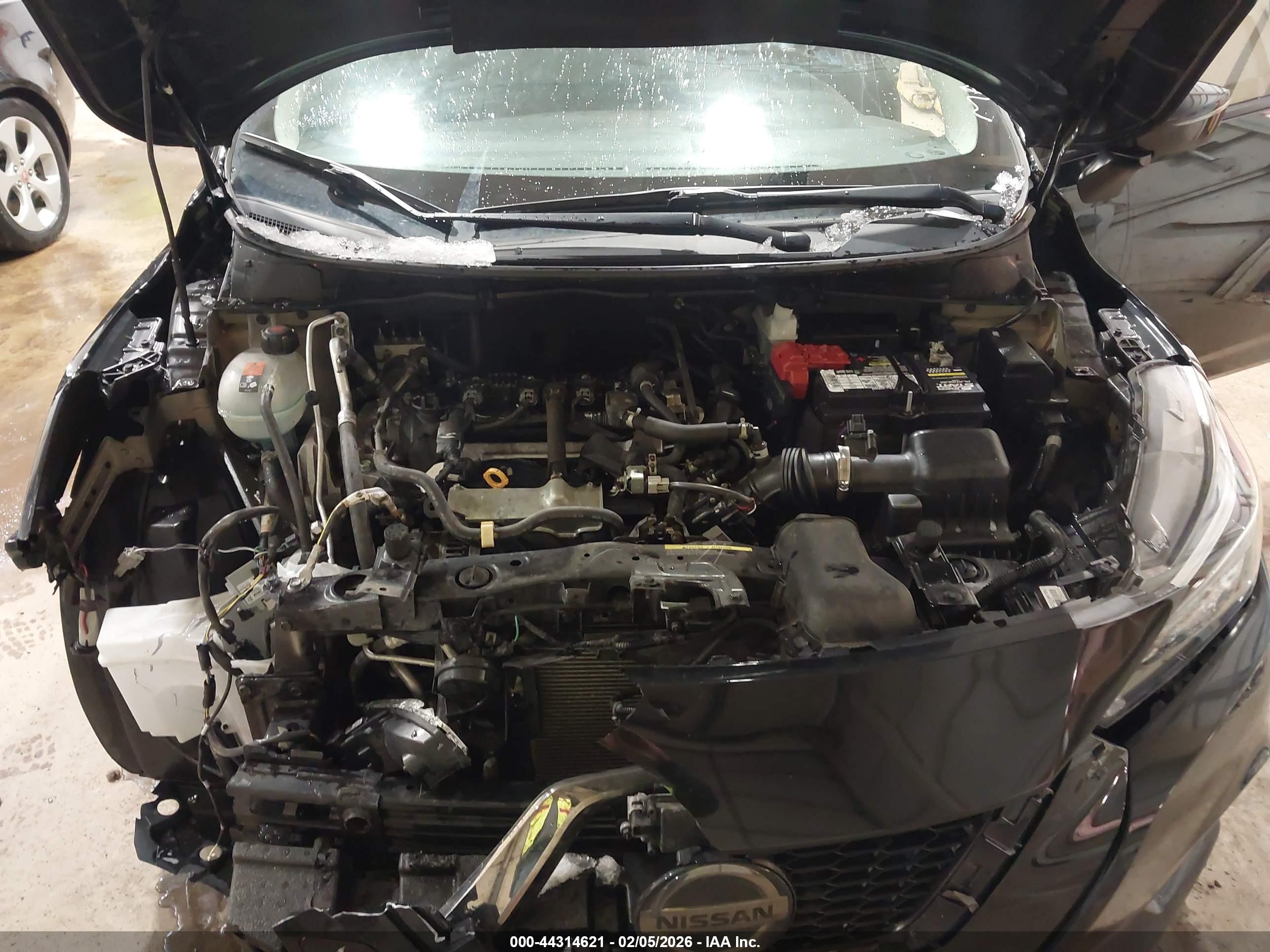 NISSAN VERSA image 10