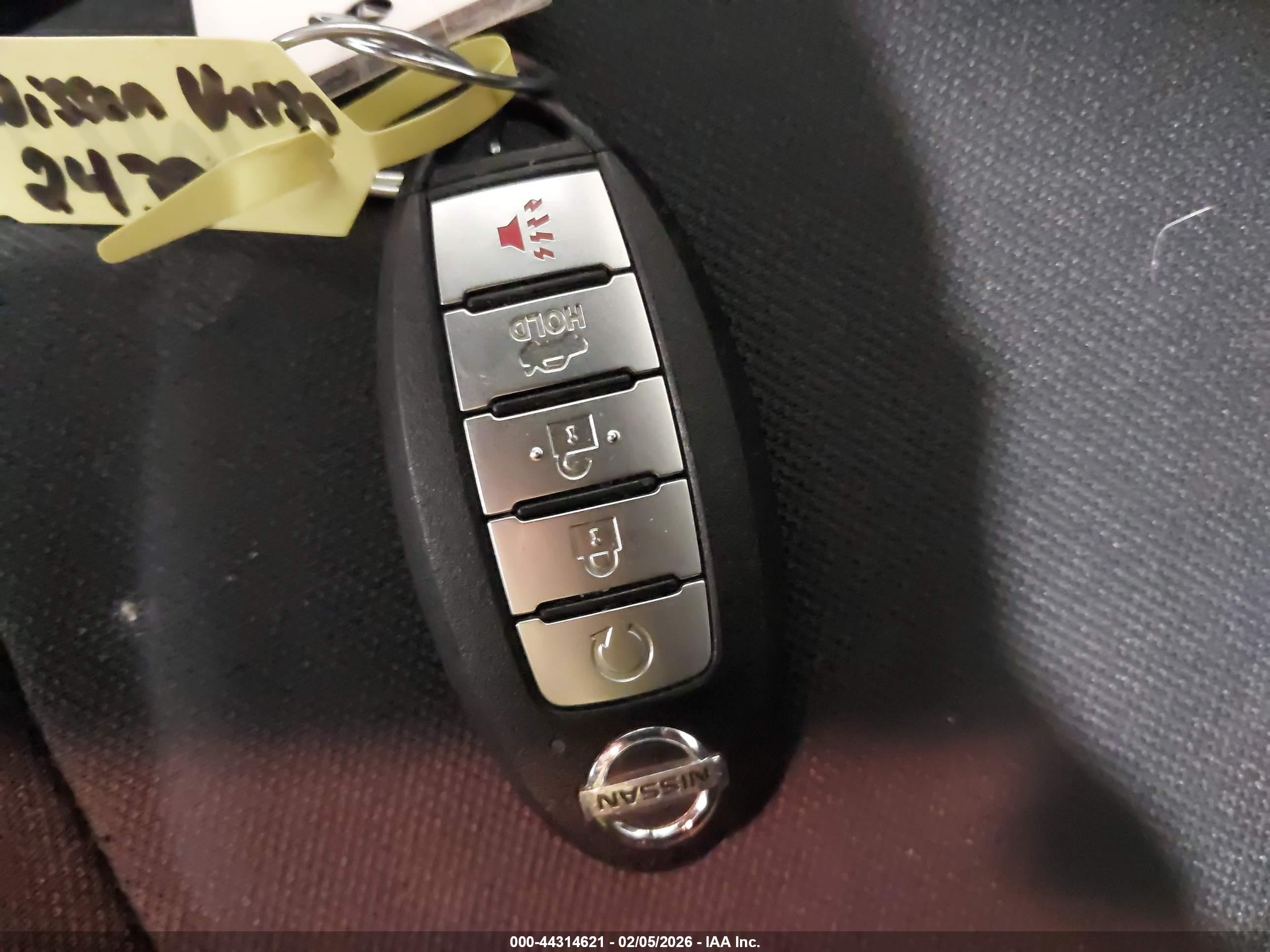 NISSAN VERSA image 11