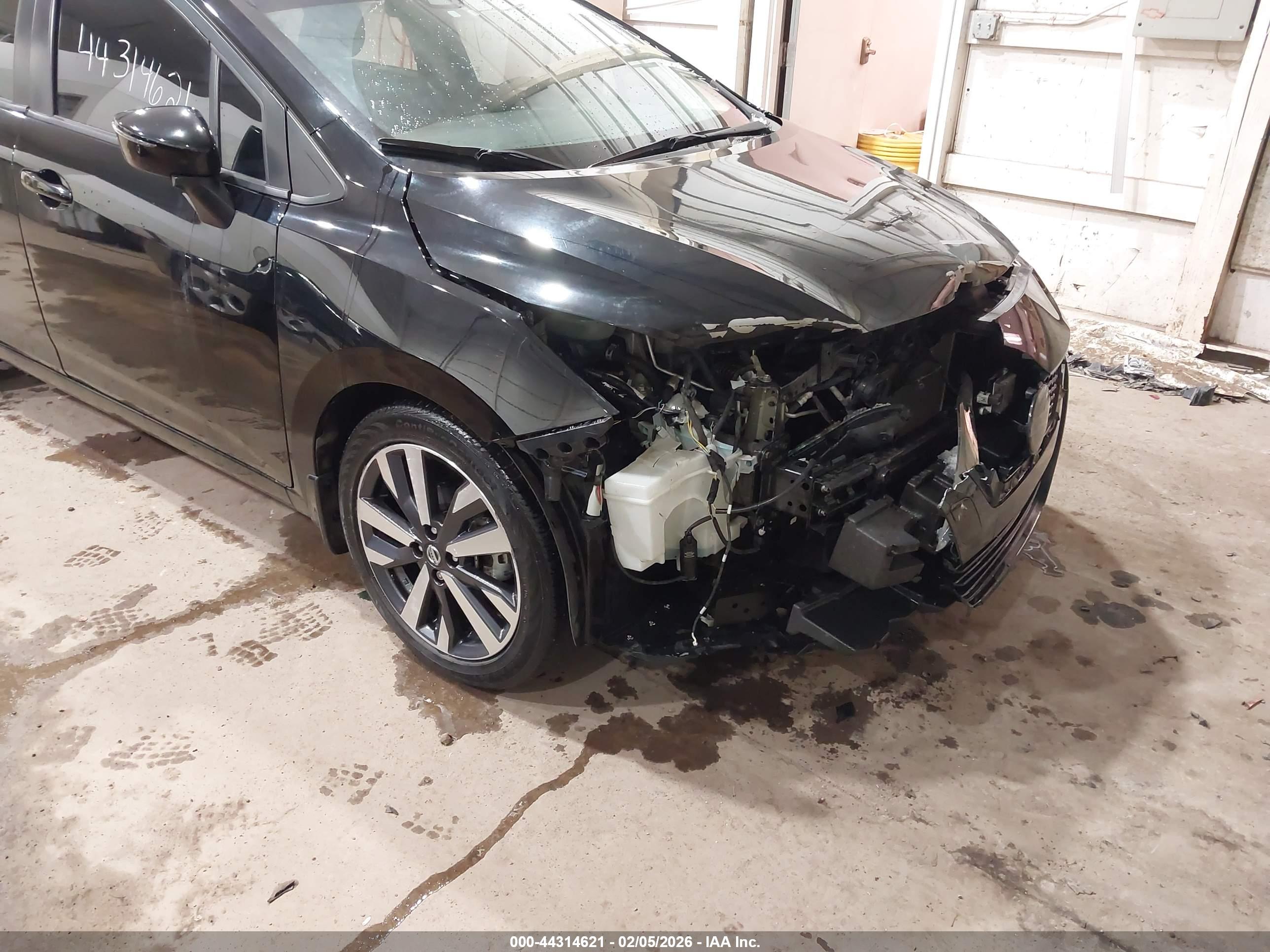 NISSAN VERSA image 6