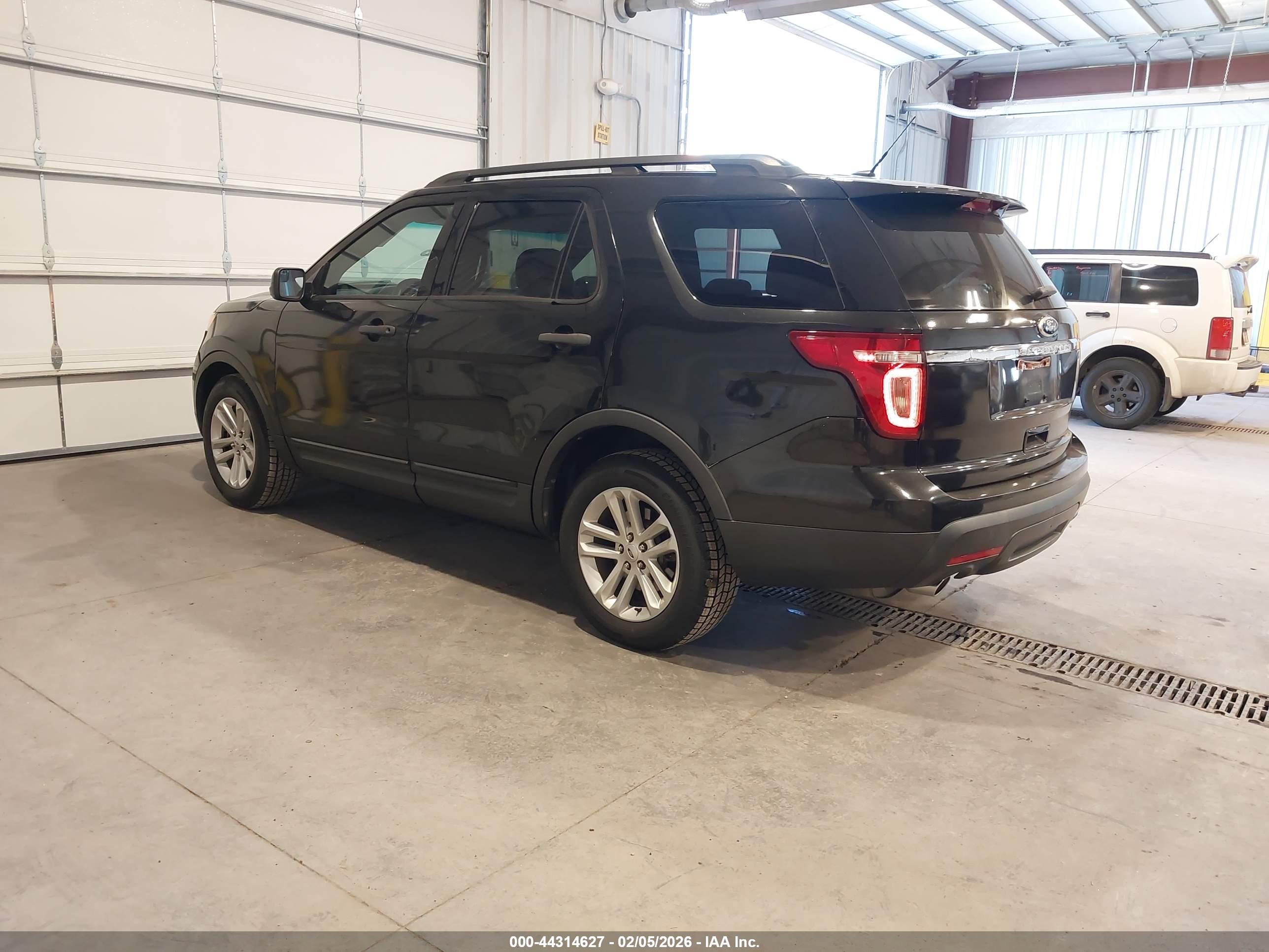 FORD EXPLORER image 3