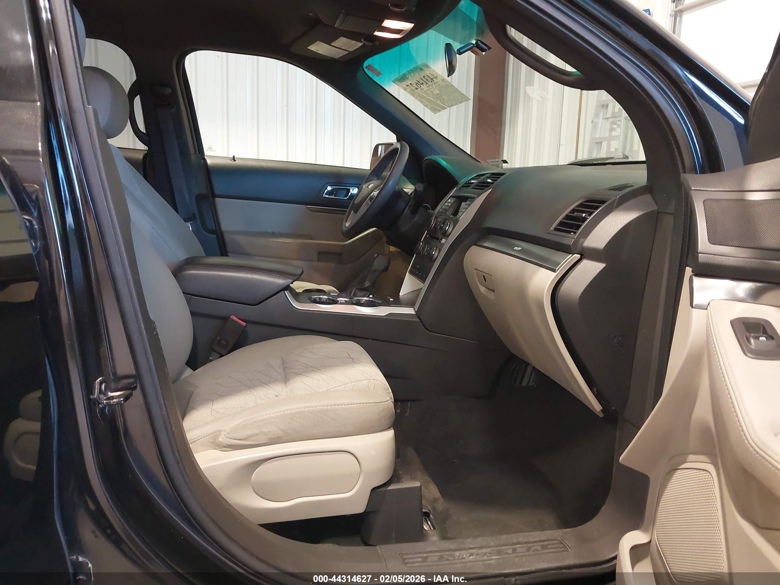FORD EXPLORER image 5