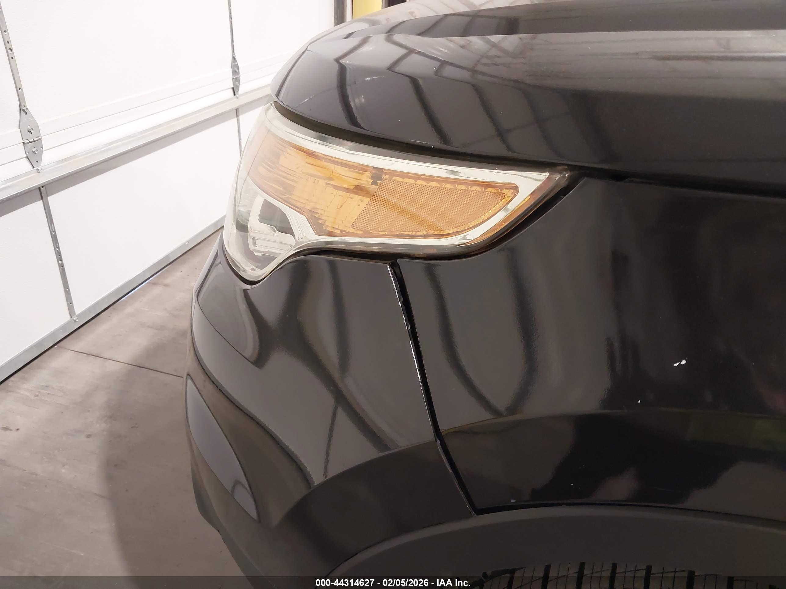 FORD EXPLORER image 6