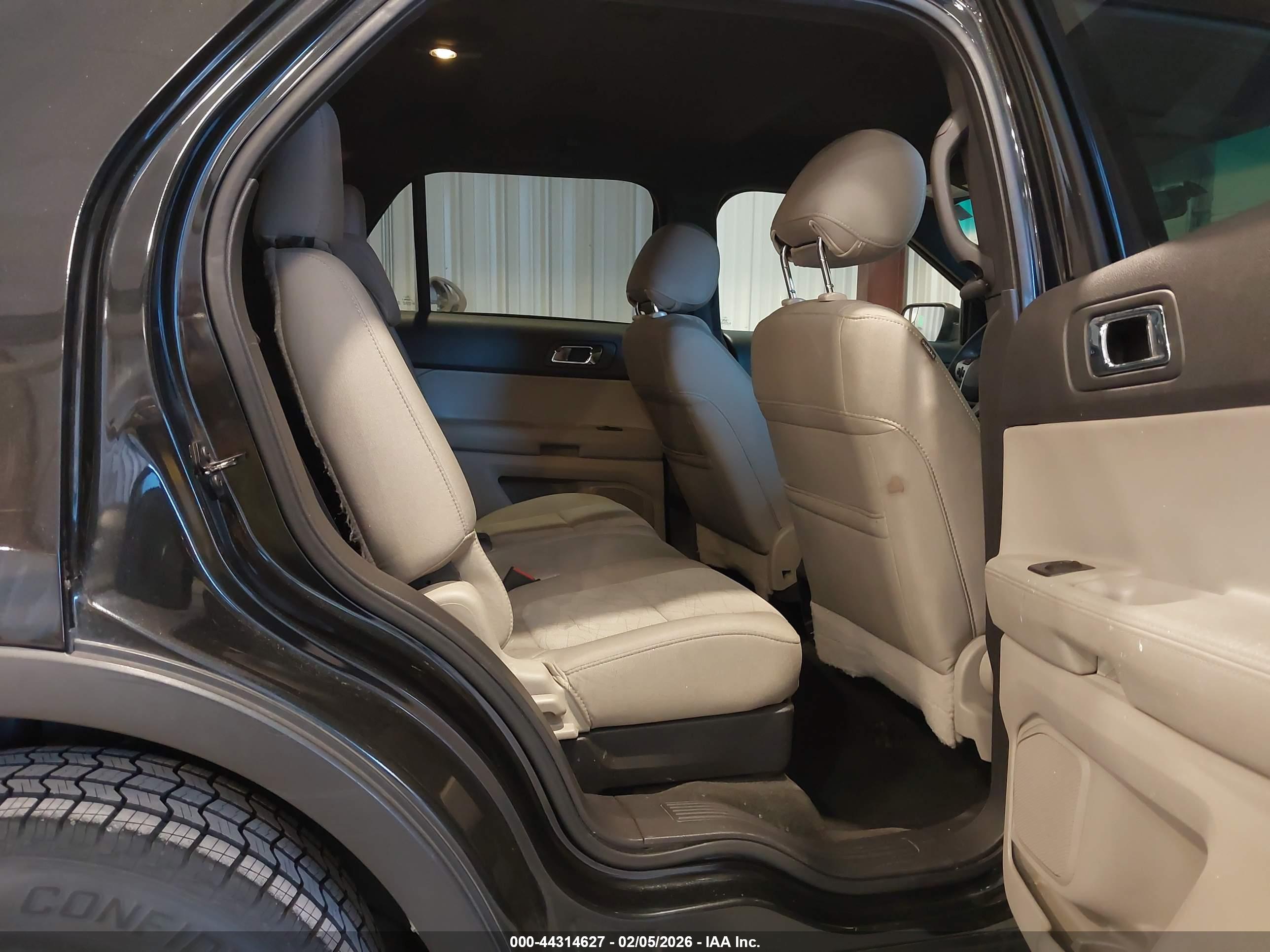 FORD EXPLORER image 8
