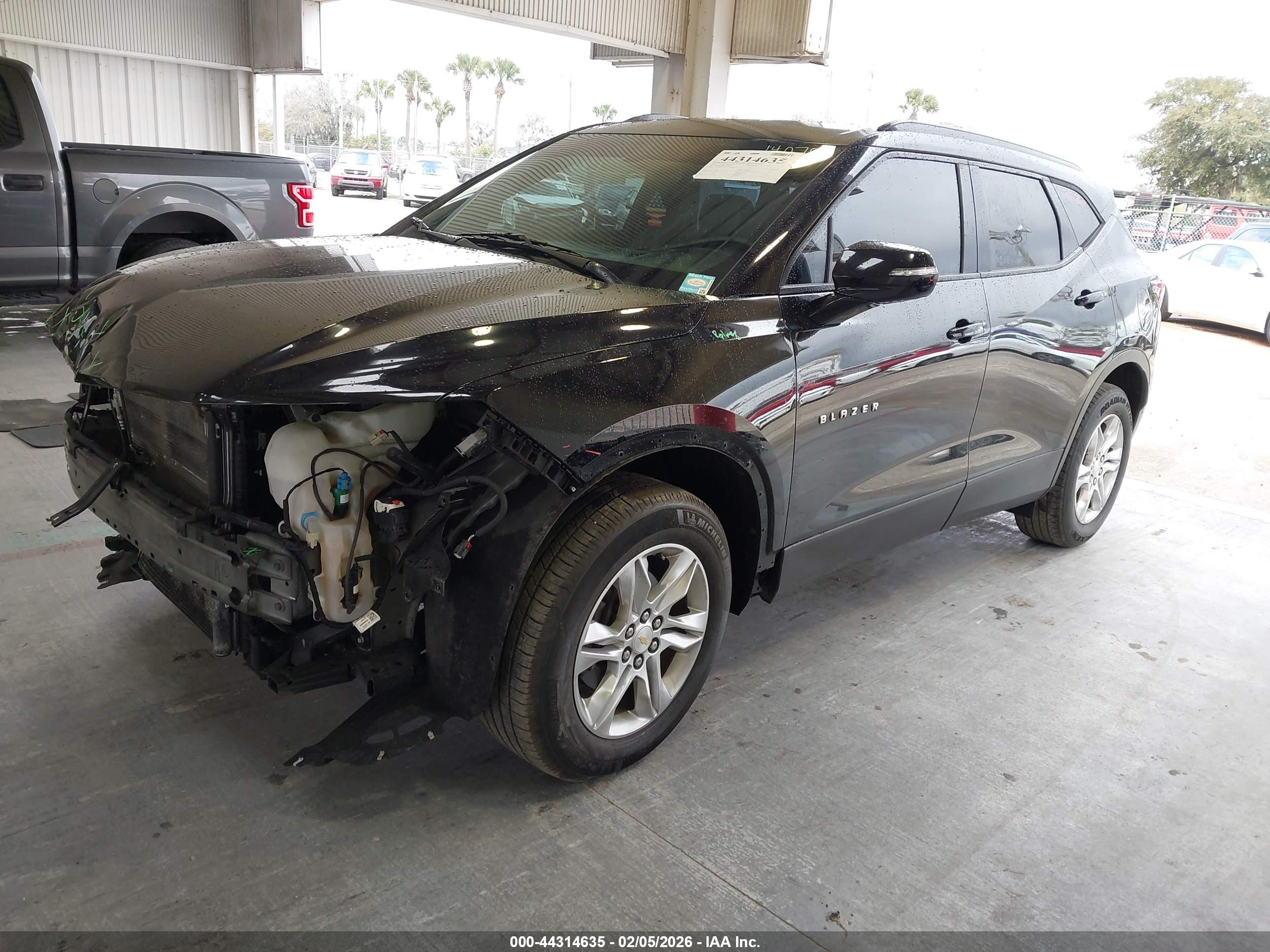 CHEVROLET BLAZER image 2