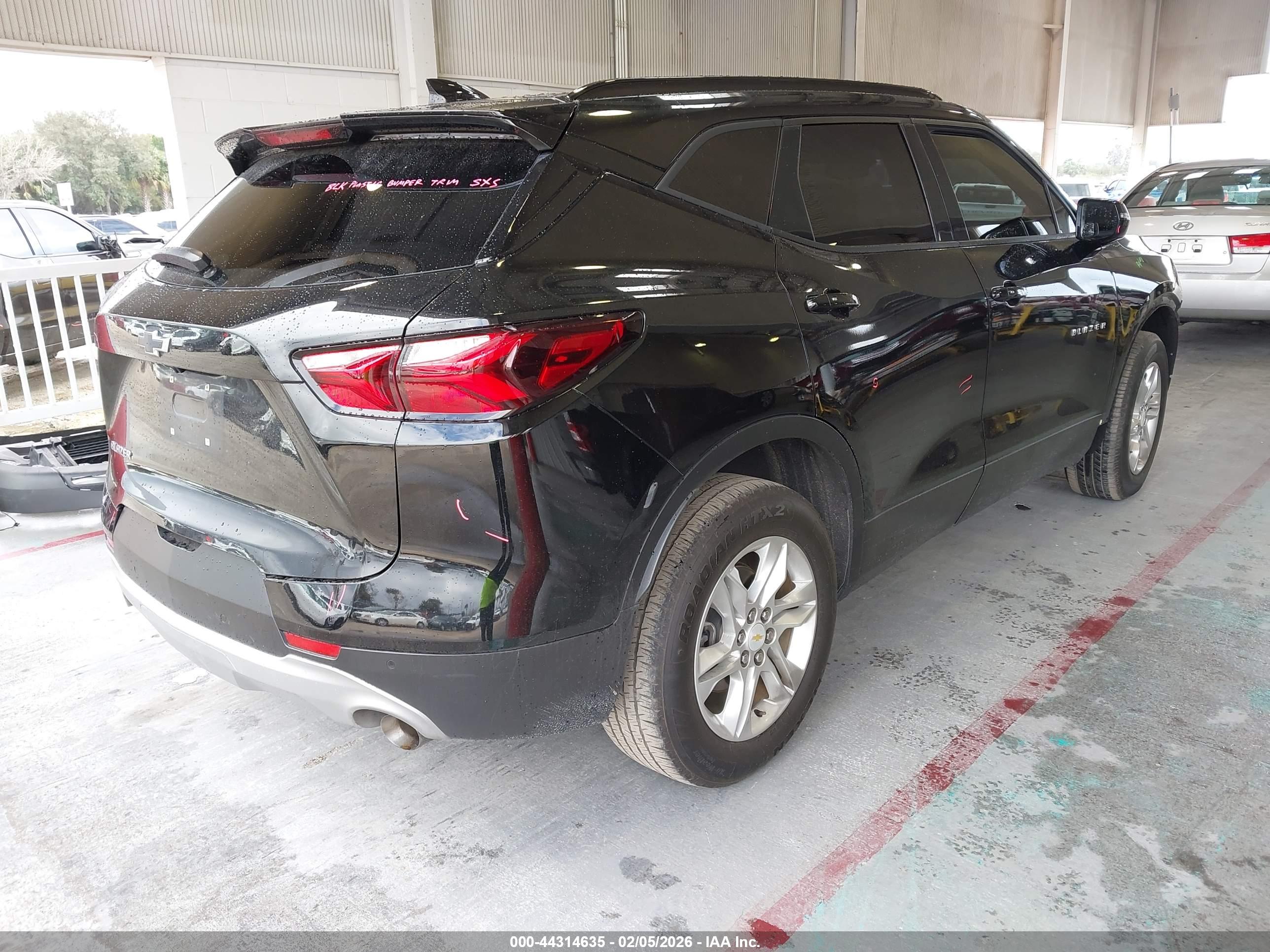 CHEVROLET BLAZER image 4