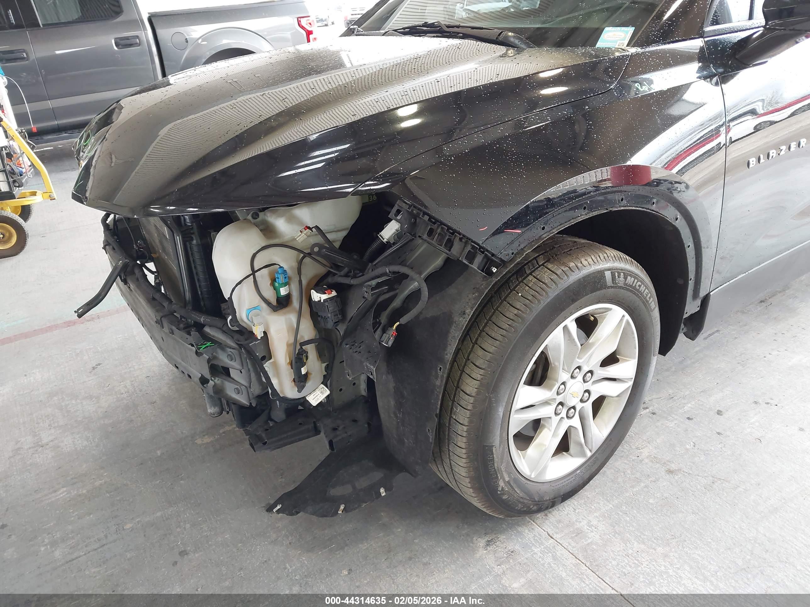 CHEVROLET BLAZER image 6