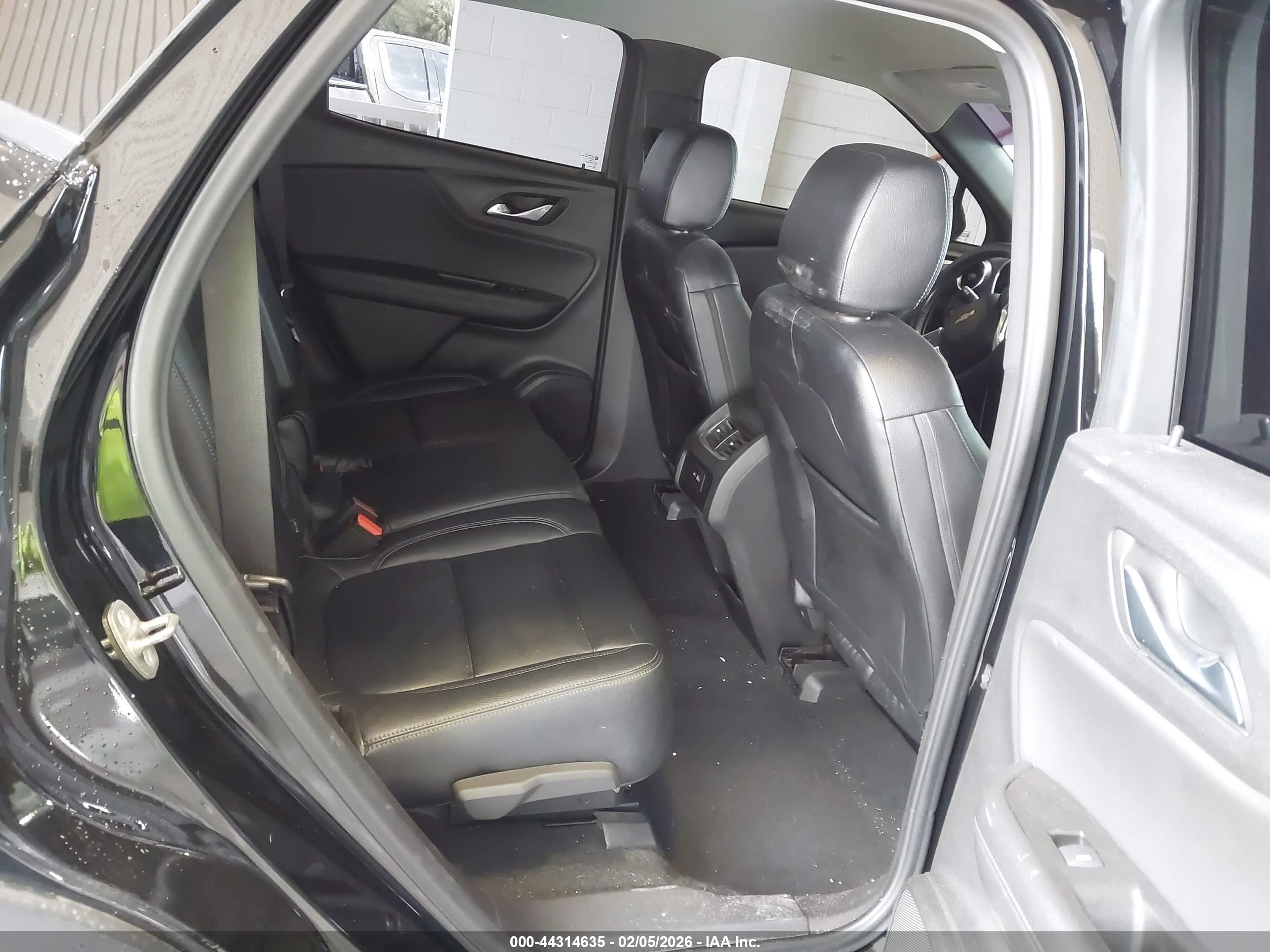 CHEVROLET BLAZER image 8