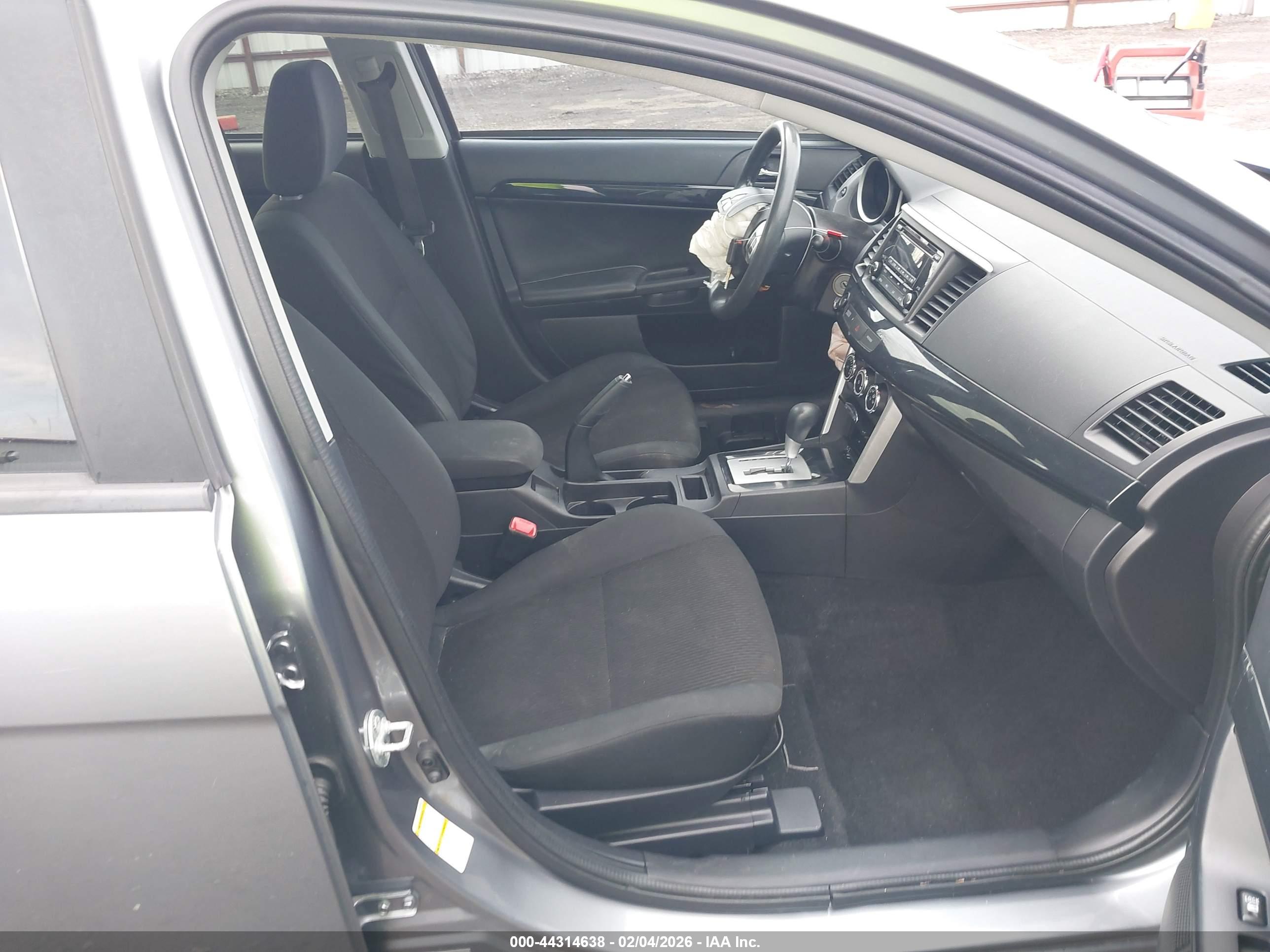 MITSUBISHI LANCER image 5