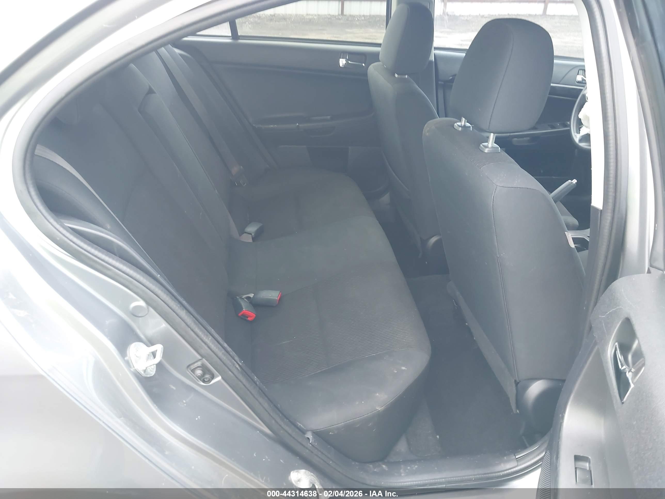 MITSUBISHI LANCER image 8