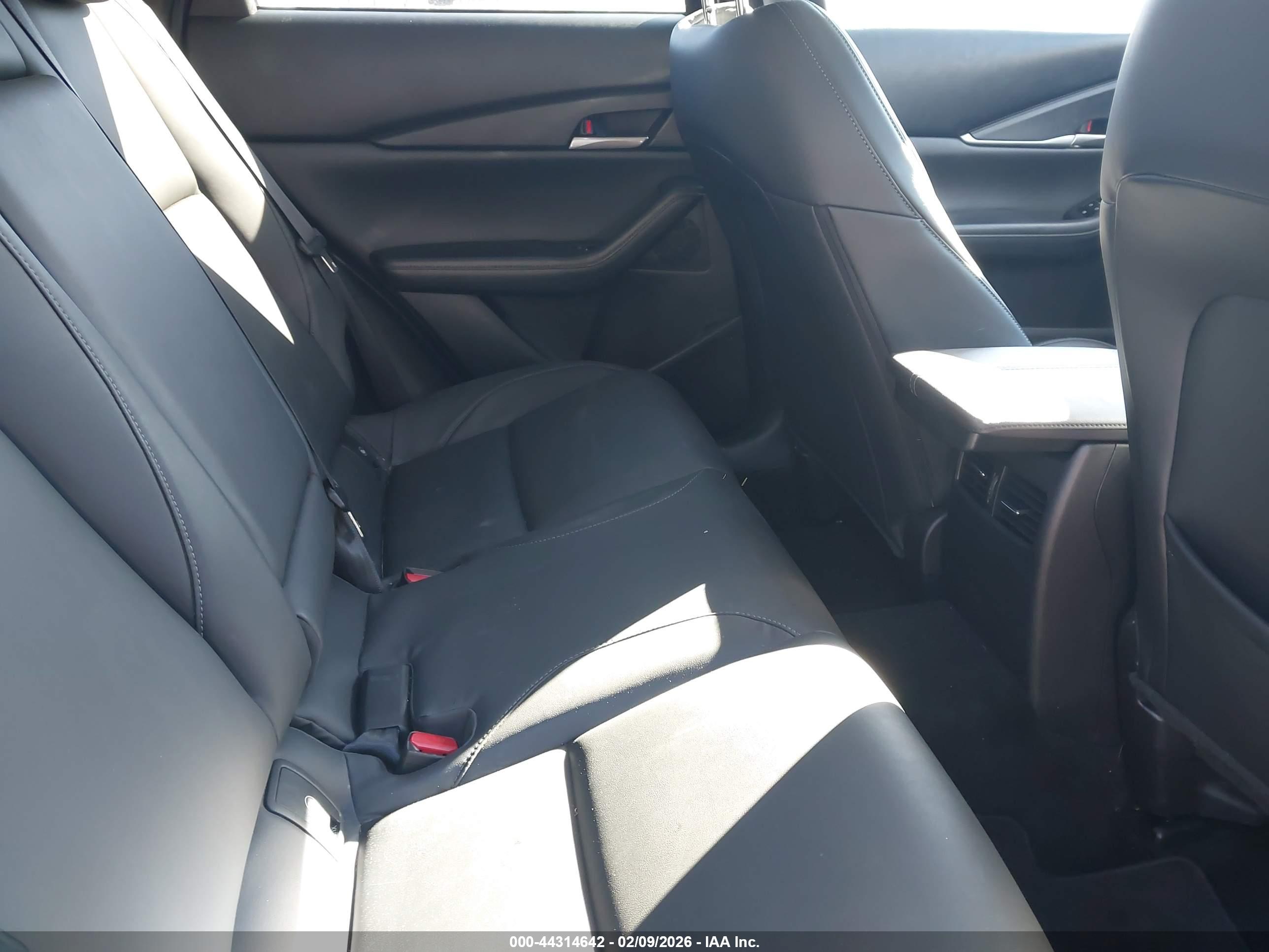 MAZDA CX-30 image 8