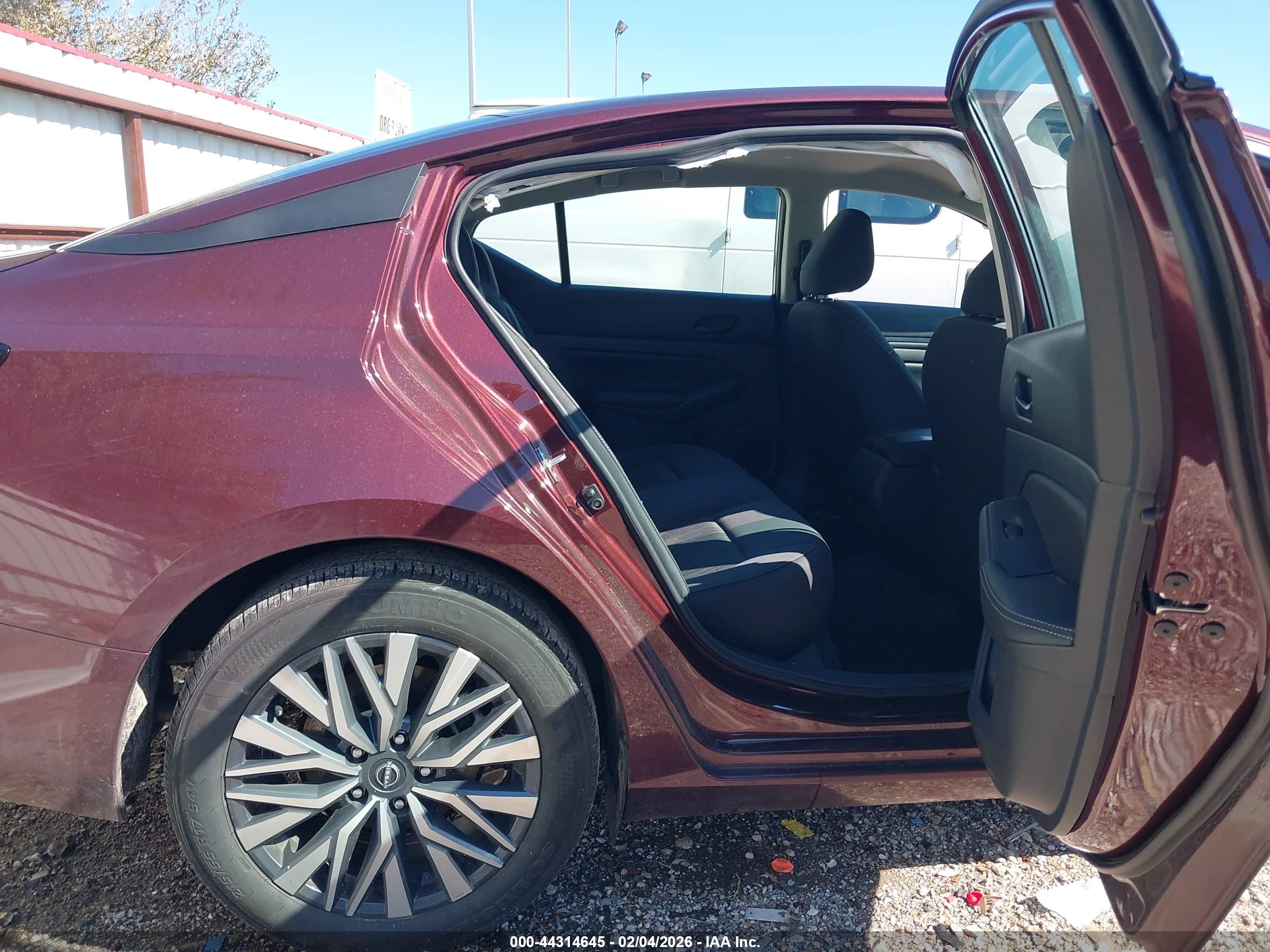 NISSAN ALTIMA image 8