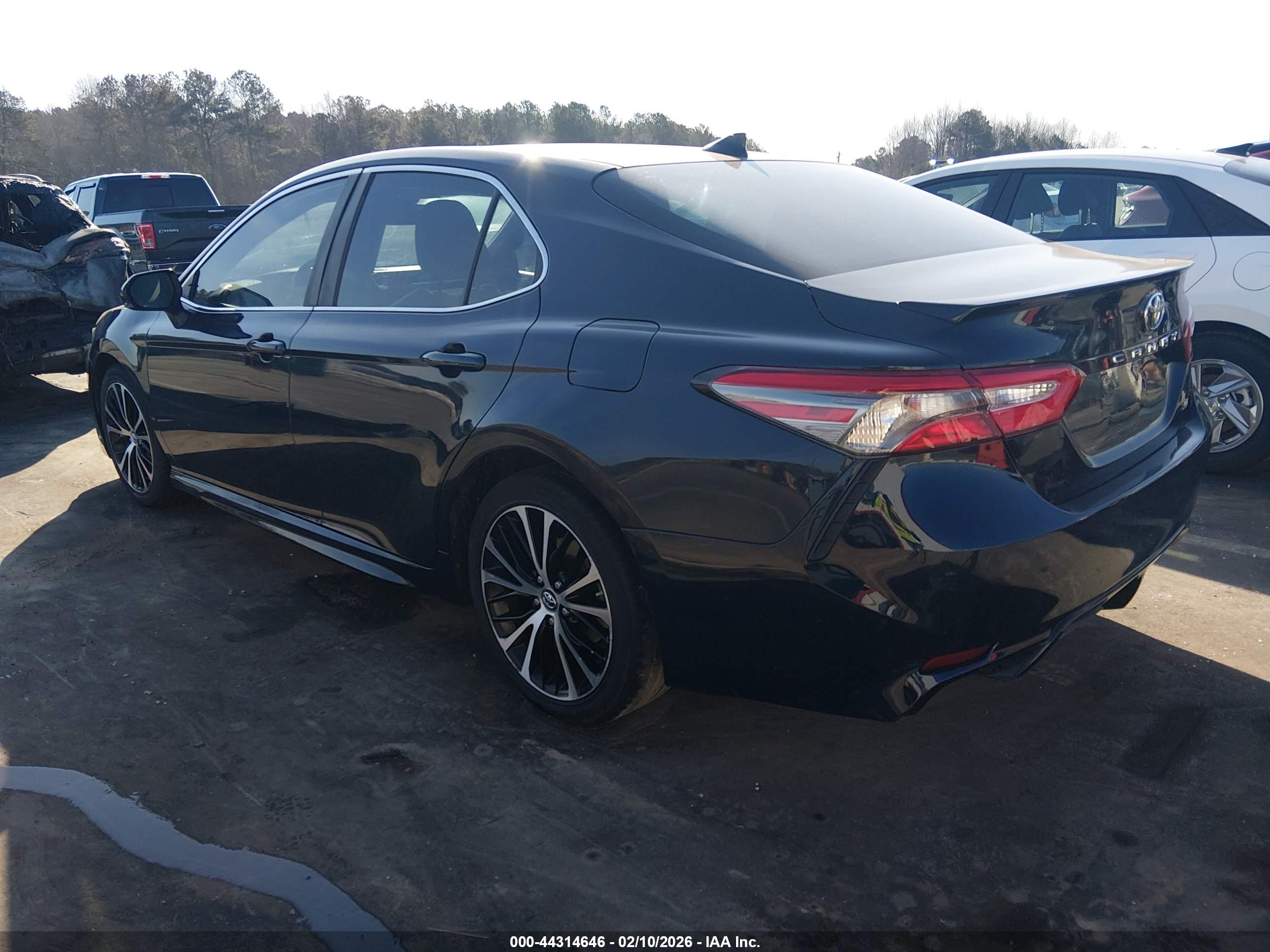 TOYOTA CAMRY image 3