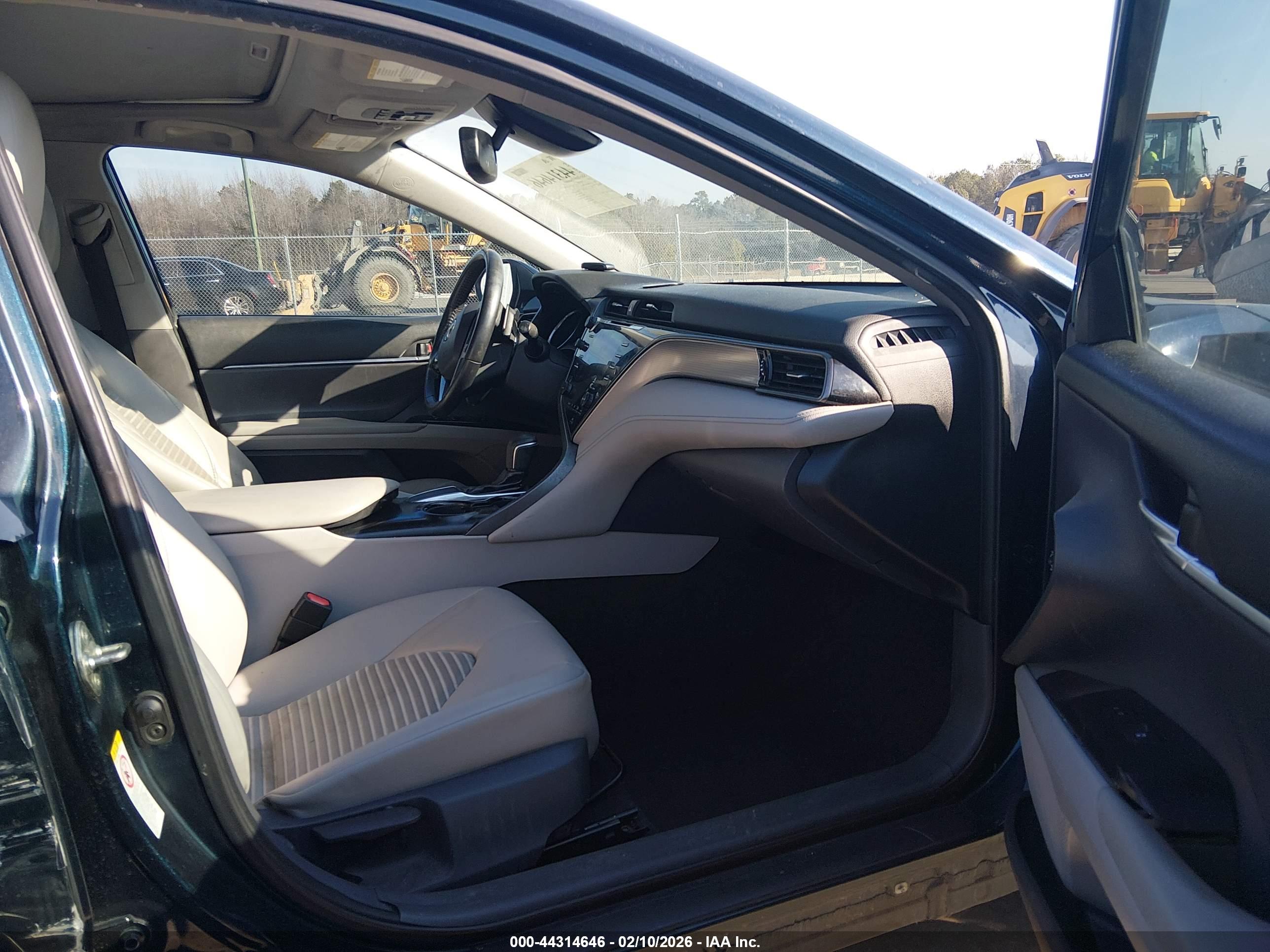 TOYOTA CAMRY image 5