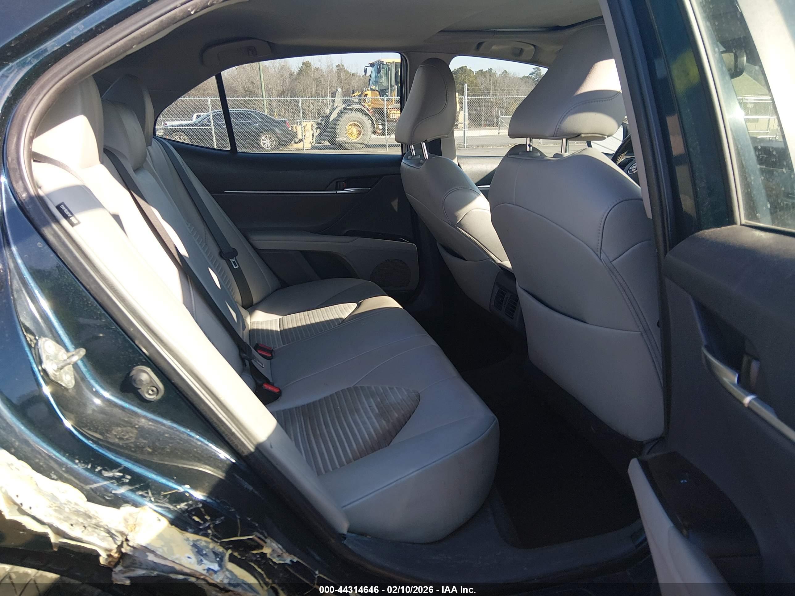 TOYOTA CAMRY image 8