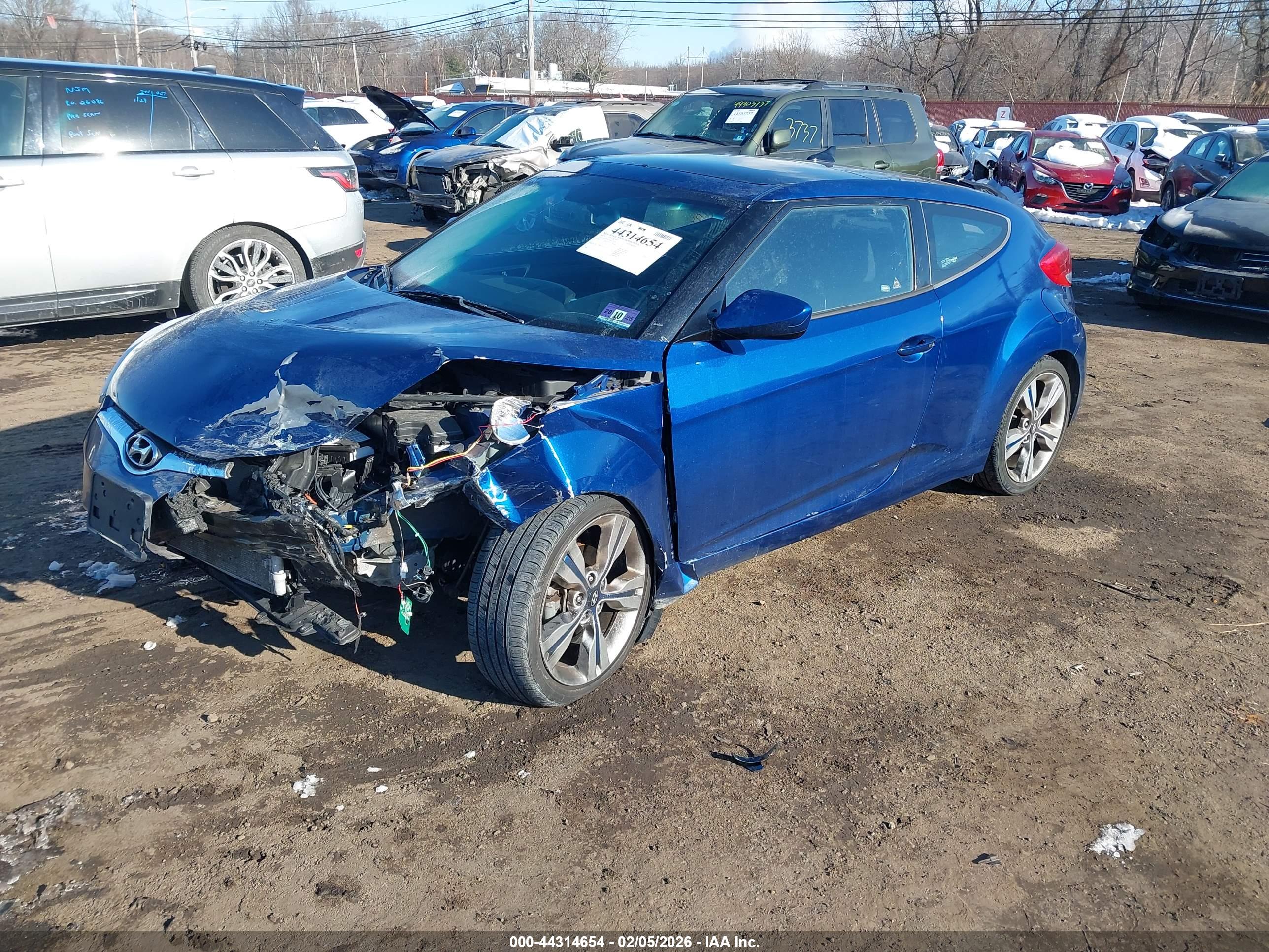 HYUNDAI VELOSTER image 2