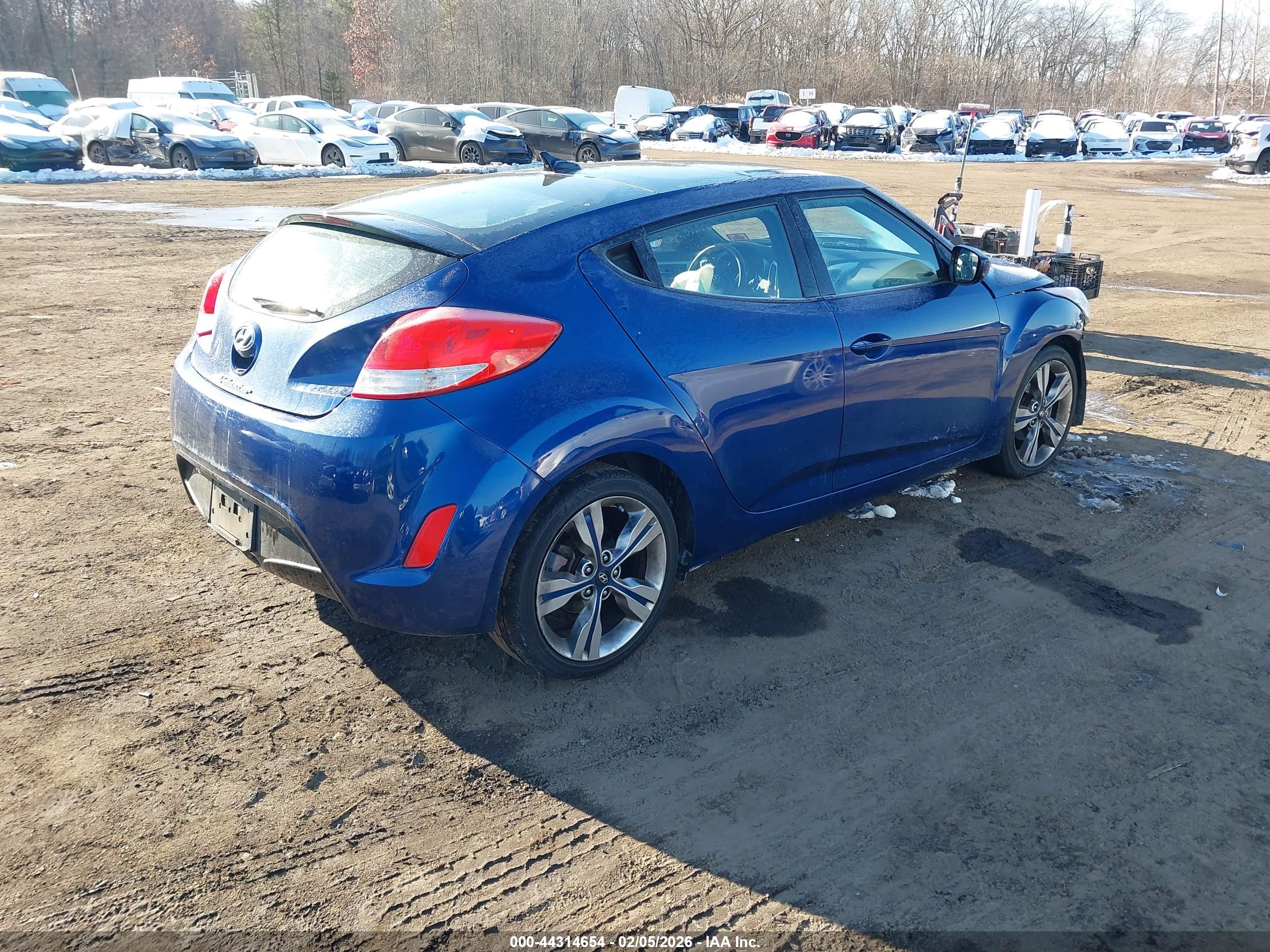 HYUNDAI VELOSTER image 4
